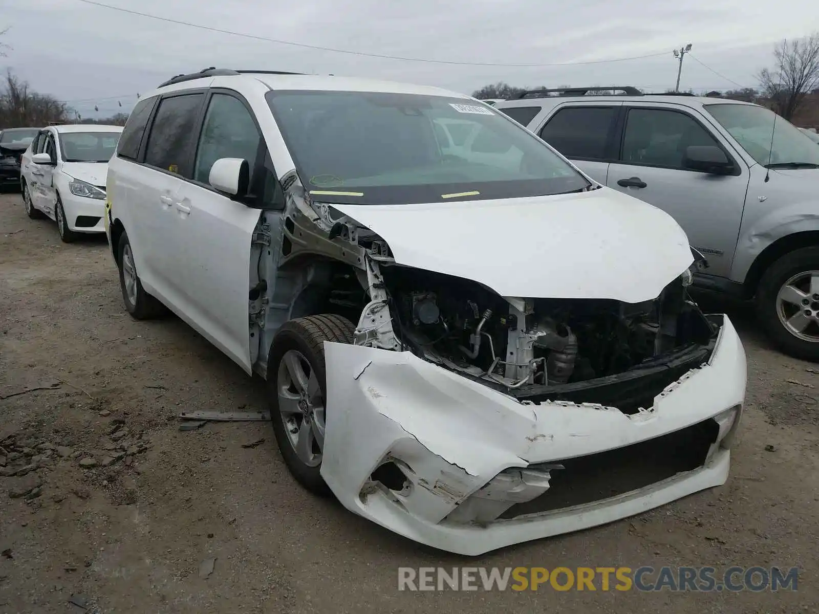 1 Photograph of a damaged car 5TDKZ3DC0KS979796 TOYOTA SIENNA 2019