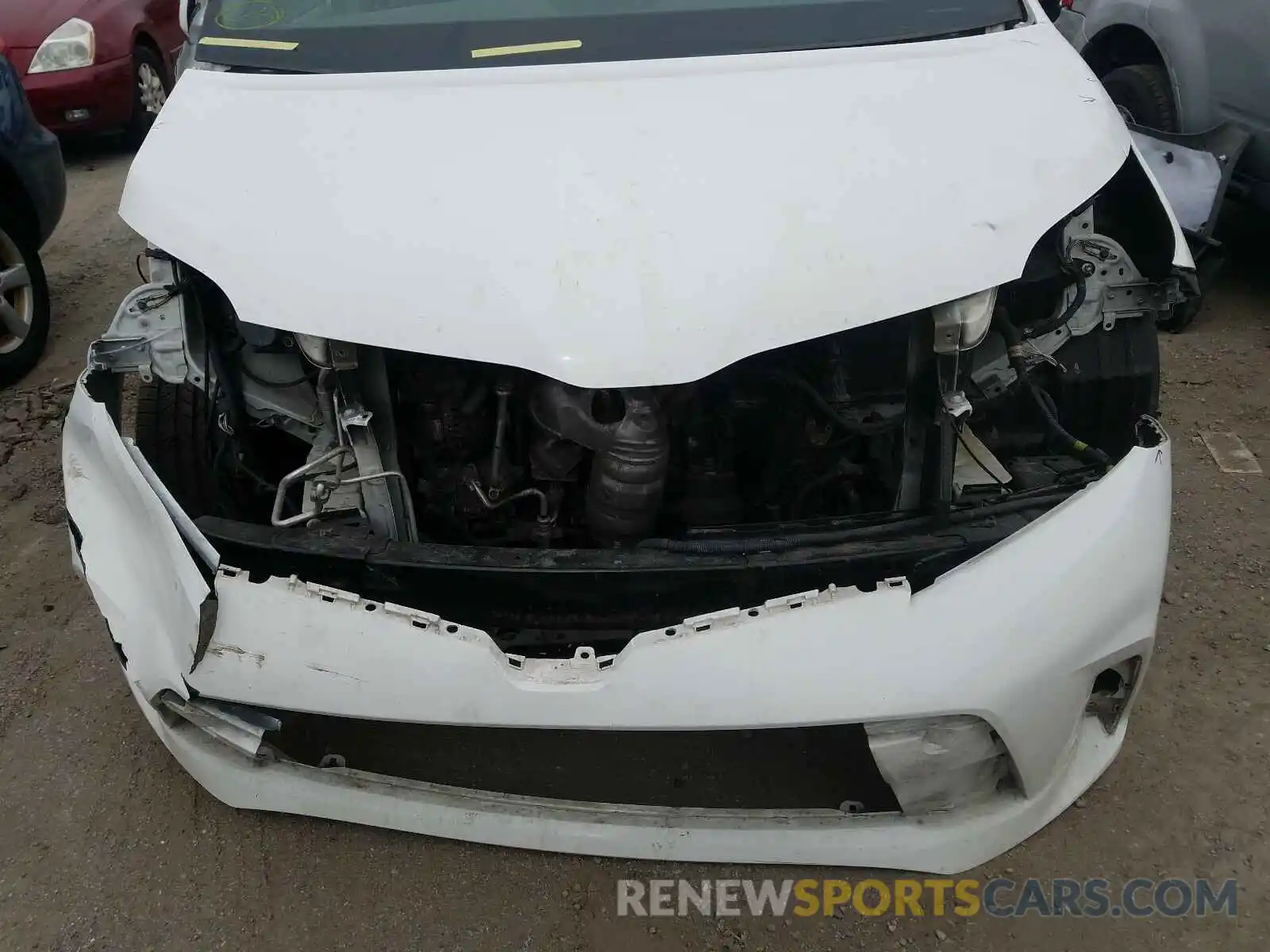 9 Photograph of a damaged car 5TDKZ3DC0KS979796 TOYOTA SIENNA 2019