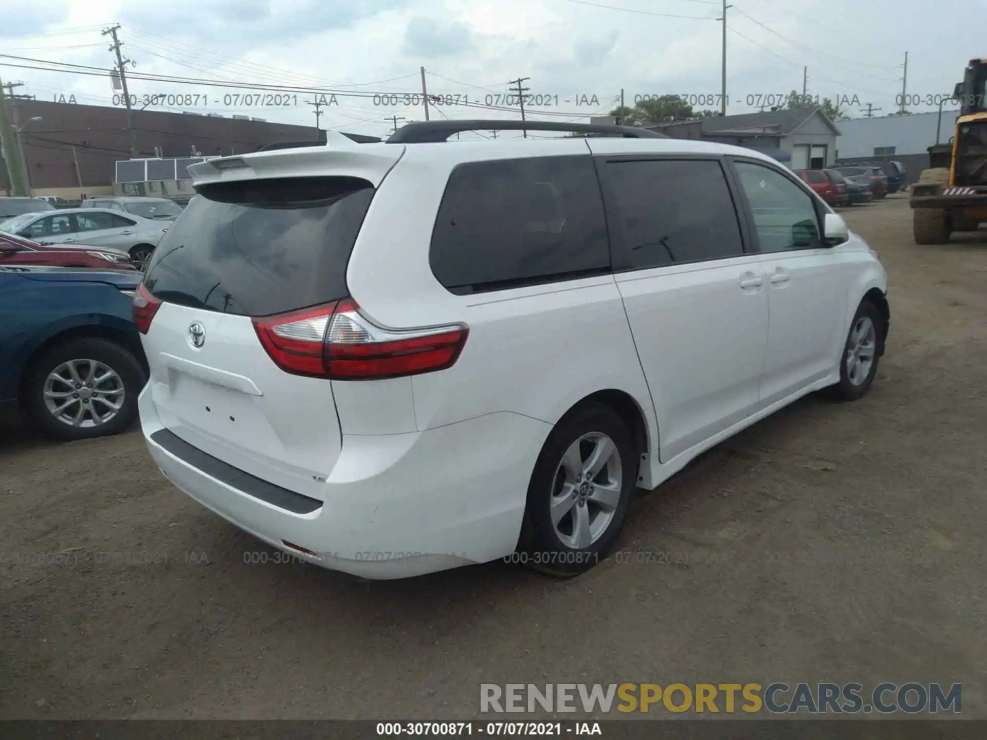 4 Фотография поврежденного автомобиля 5TDKZ3DC0KS979829 TOYOTA SIENNA 2019