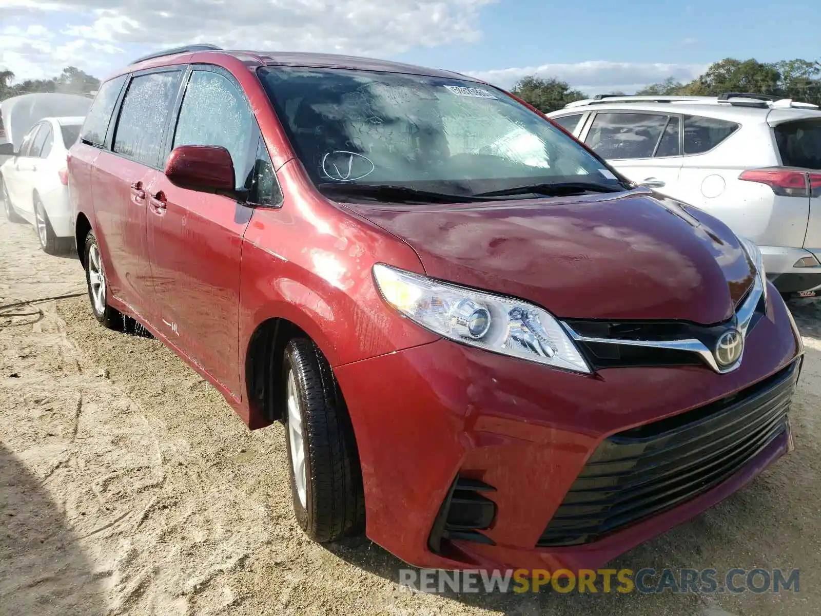 1 Photograph of a damaged car 5TDKZ3DC0KS983296 TOYOTA SIENNA 2019