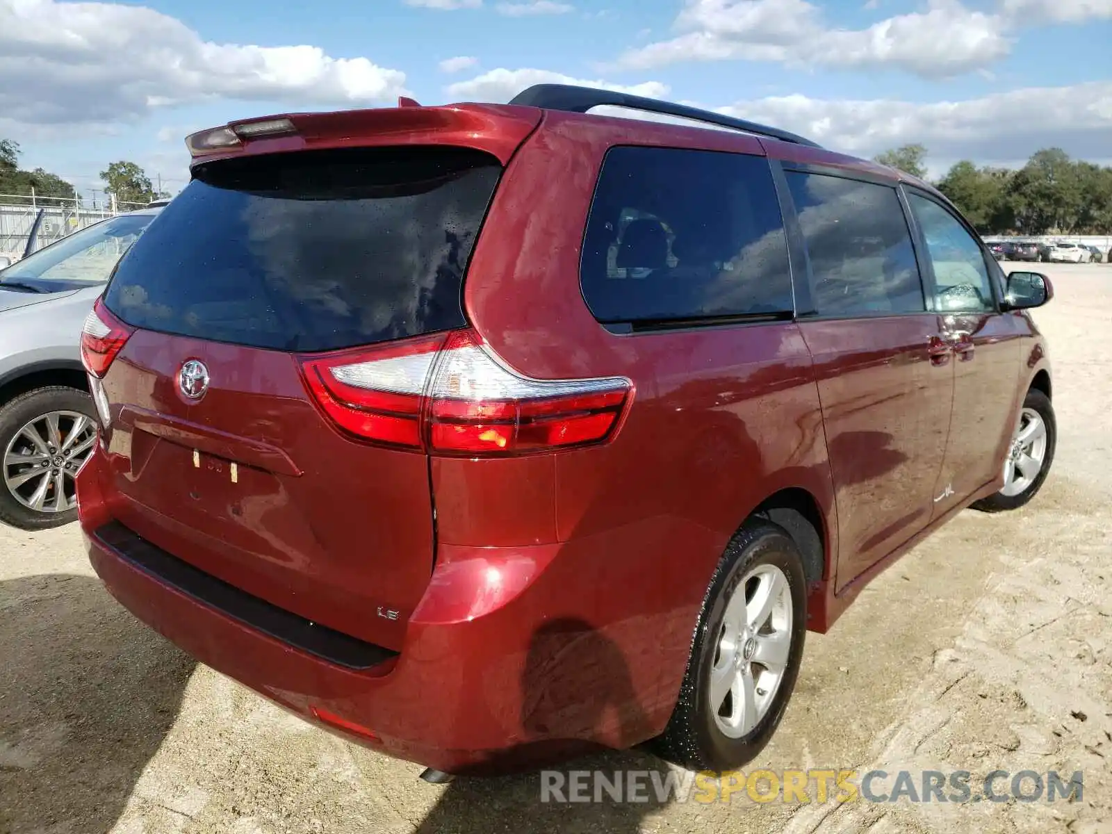 4 Фотография поврежденного автомобиля 5TDKZ3DC0KS983296 TOYOTA SIENNA 2019