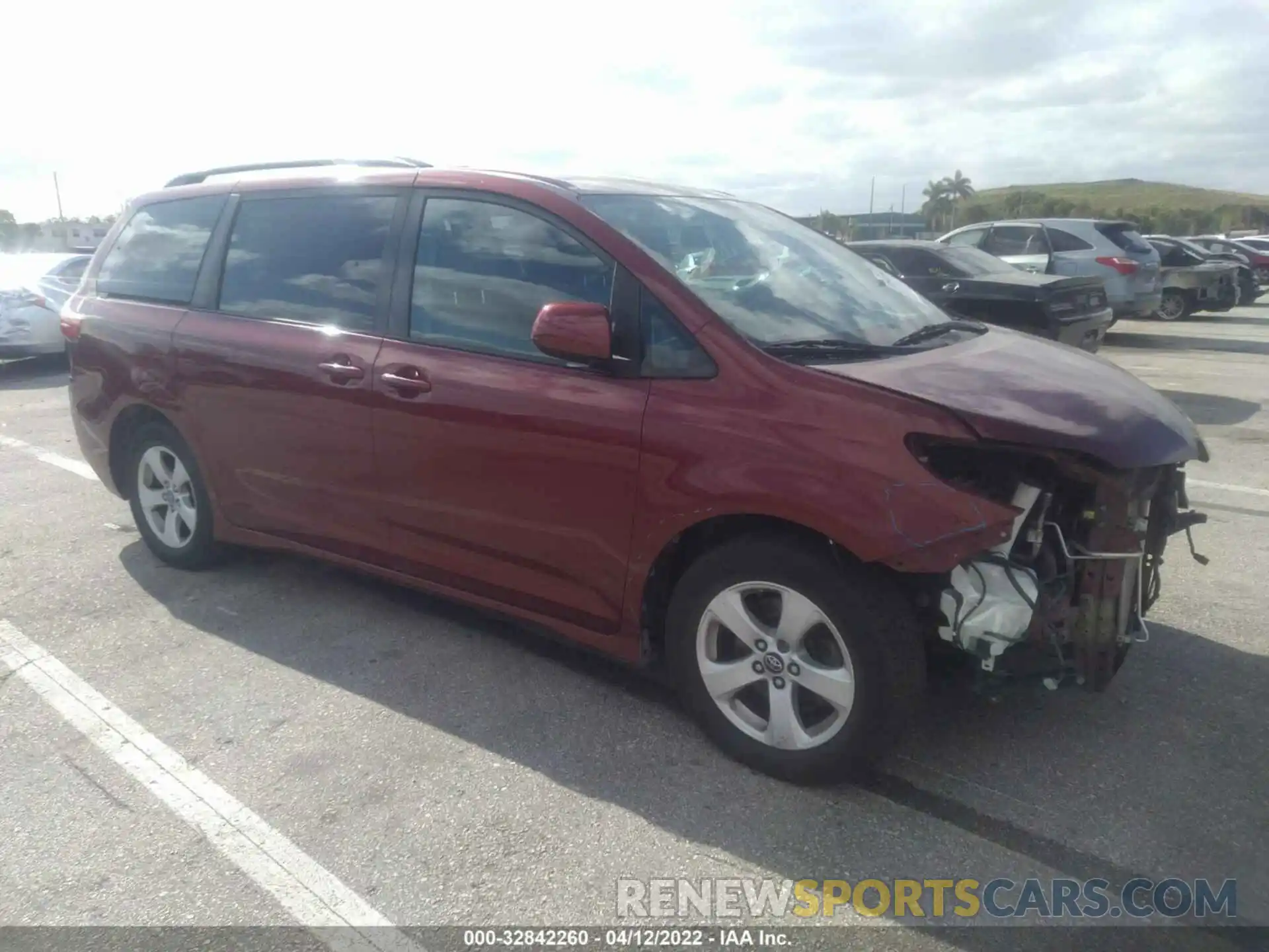 1 Photograph of a damaged car 5TDKZ3DC0KS985257 TOYOTA SIENNA 2019