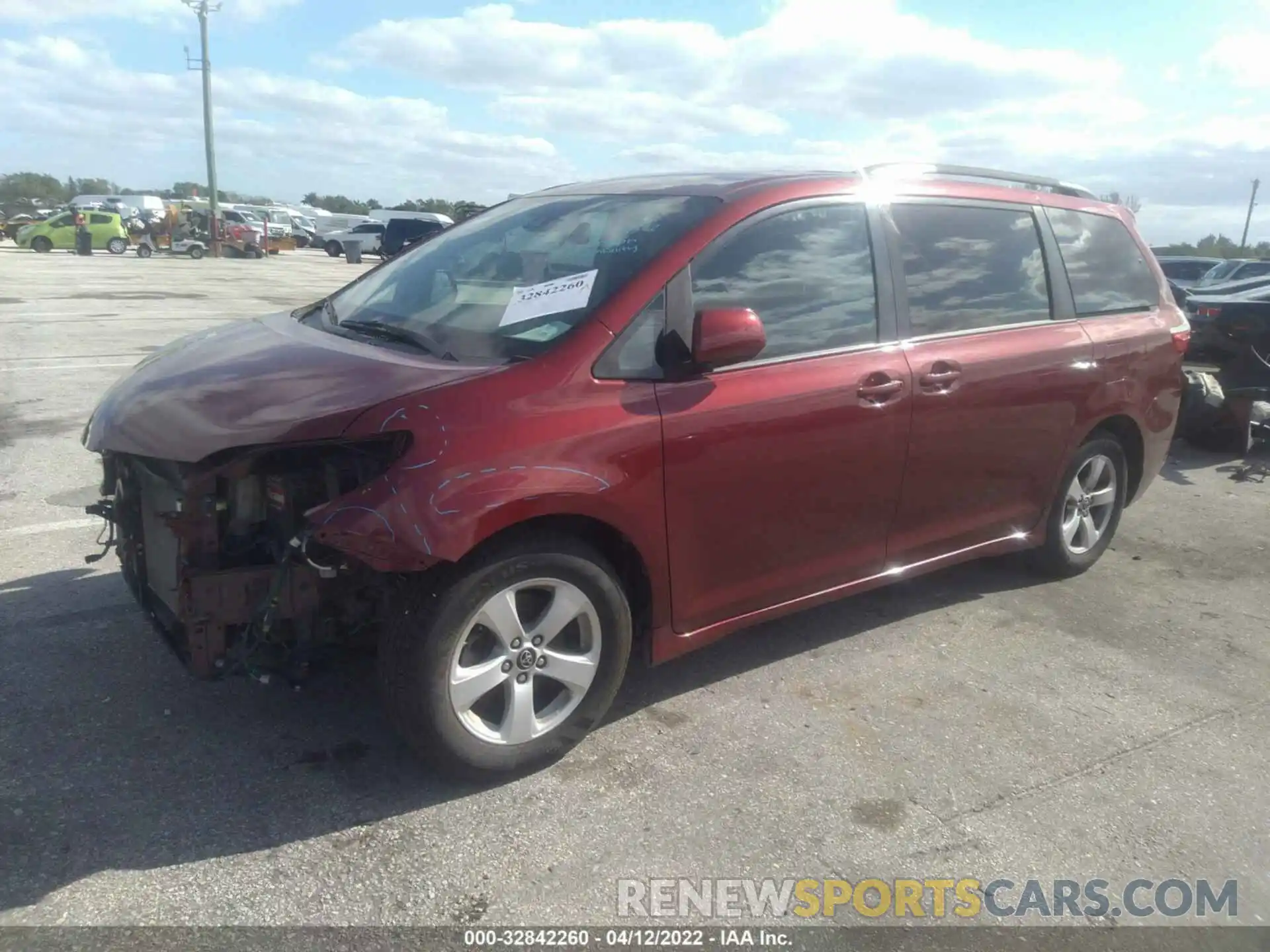 2 Фотография поврежденного автомобиля 5TDKZ3DC0KS985257 TOYOTA SIENNA 2019