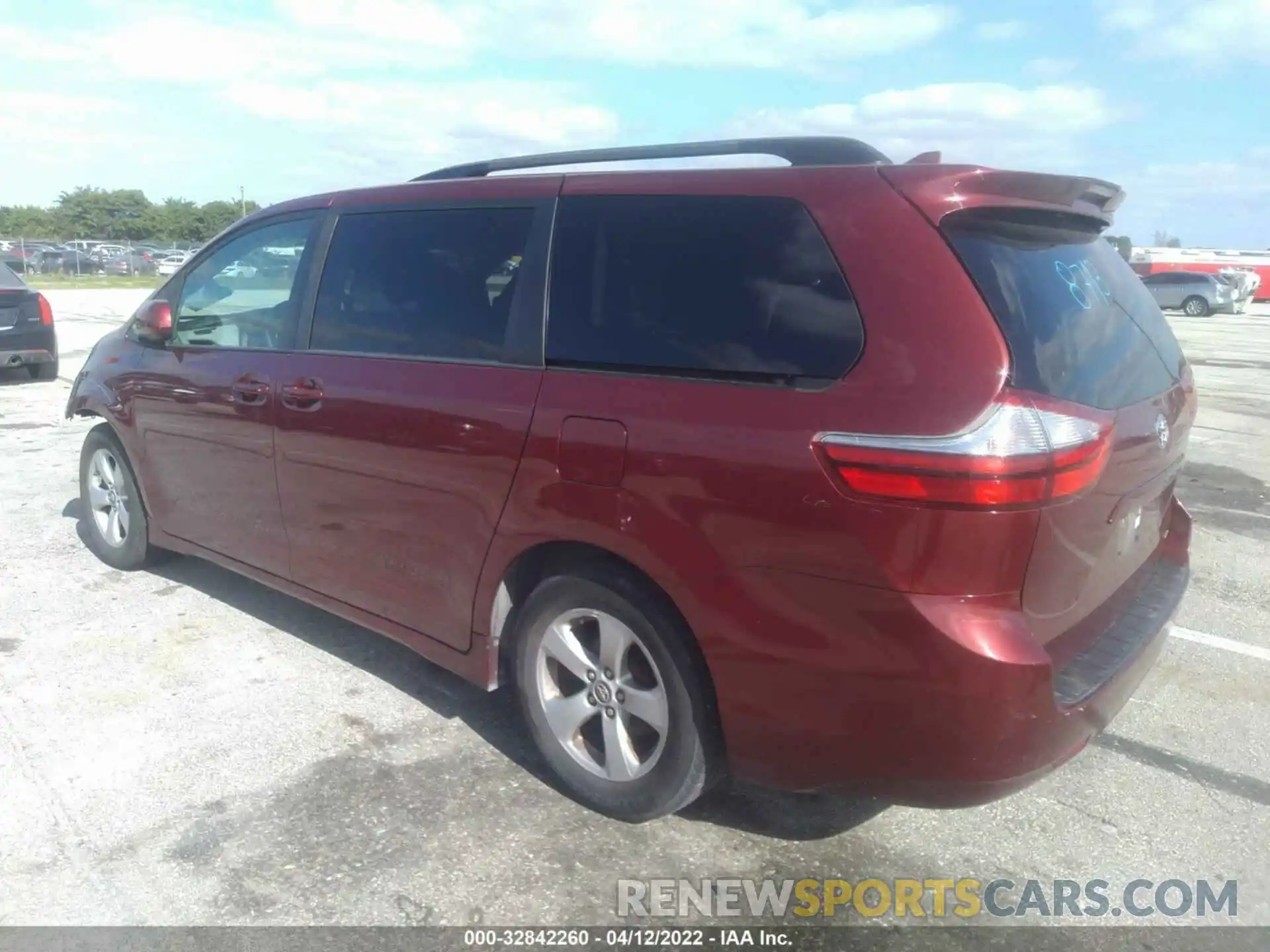 3 Фотография поврежденного автомобиля 5TDKZ3DC0KS985257 TOYOTA SIENNA 2019