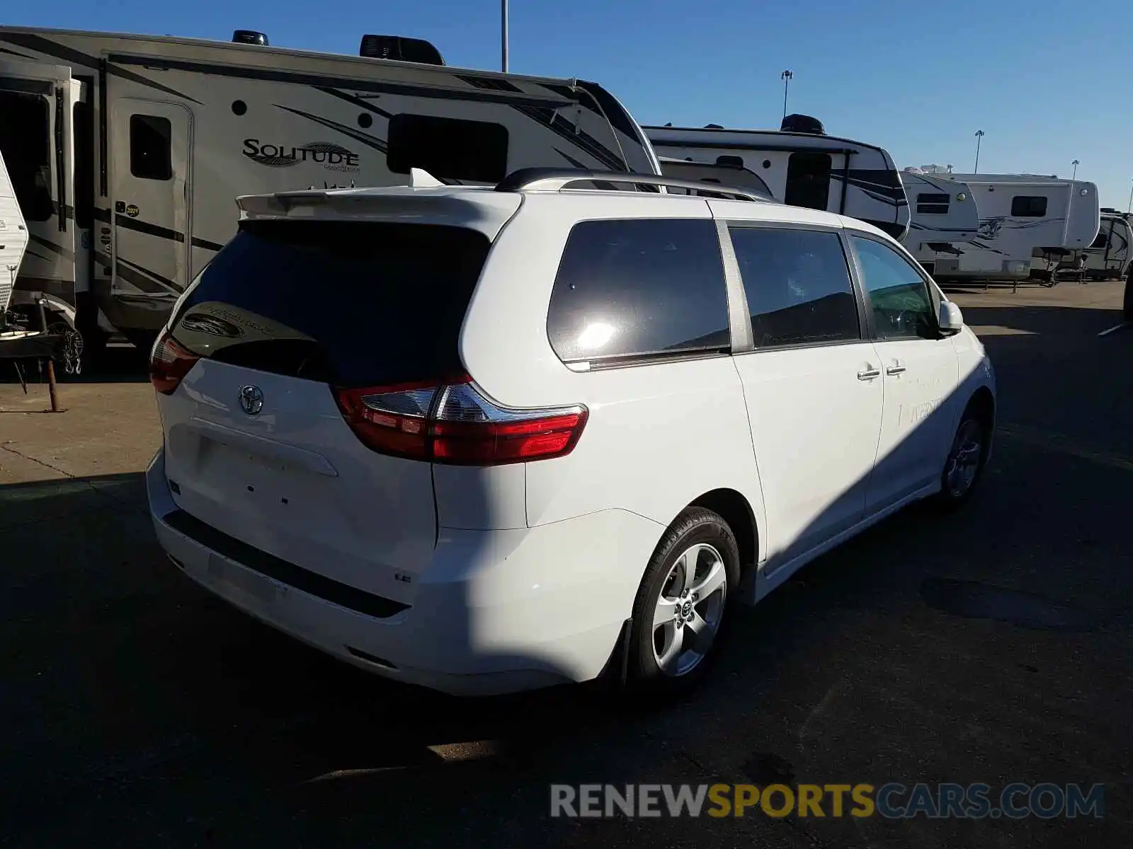 4 Фотография поврежденного автомобиля 5TDKZ3DC0KS987378 TOYOTA SIENNA 2019