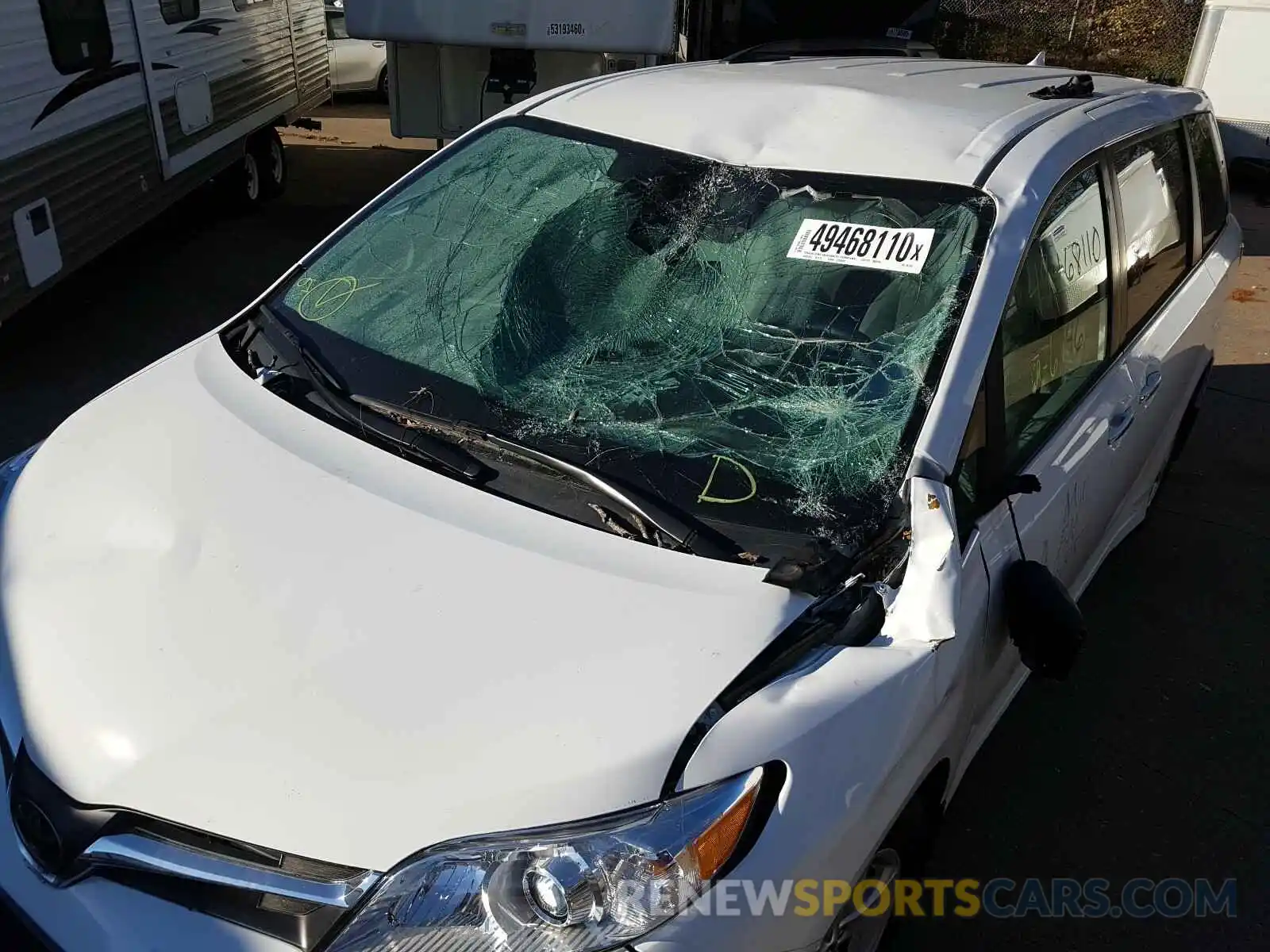 9 Photograph of a damaged car 5TDKZ3DC0KS987378 TOYOTA SIENNA 2019