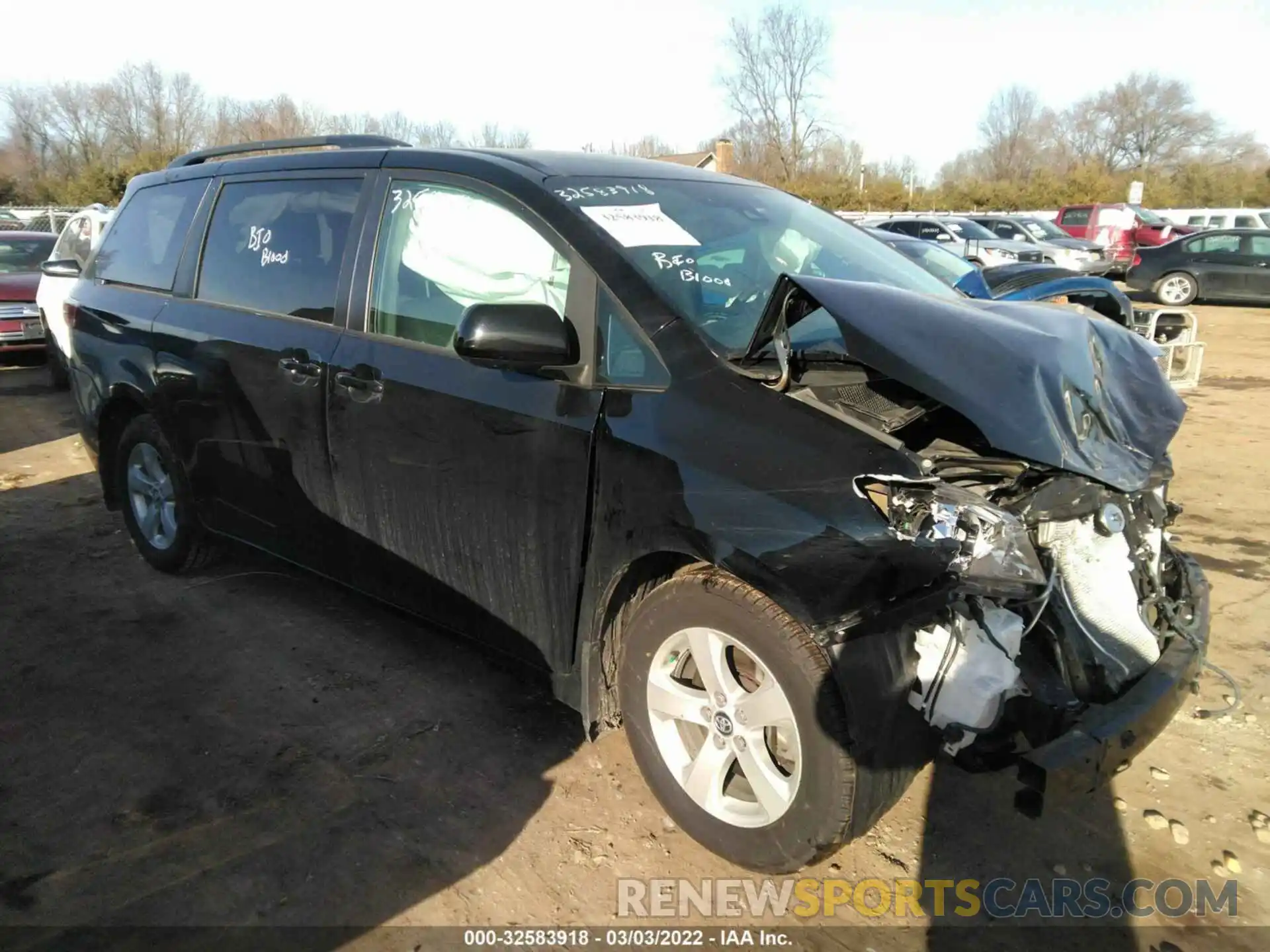 1 Photograph of a damaged car 5TDKZ3DC0KS988451 TOYOTA SIENNA 2019