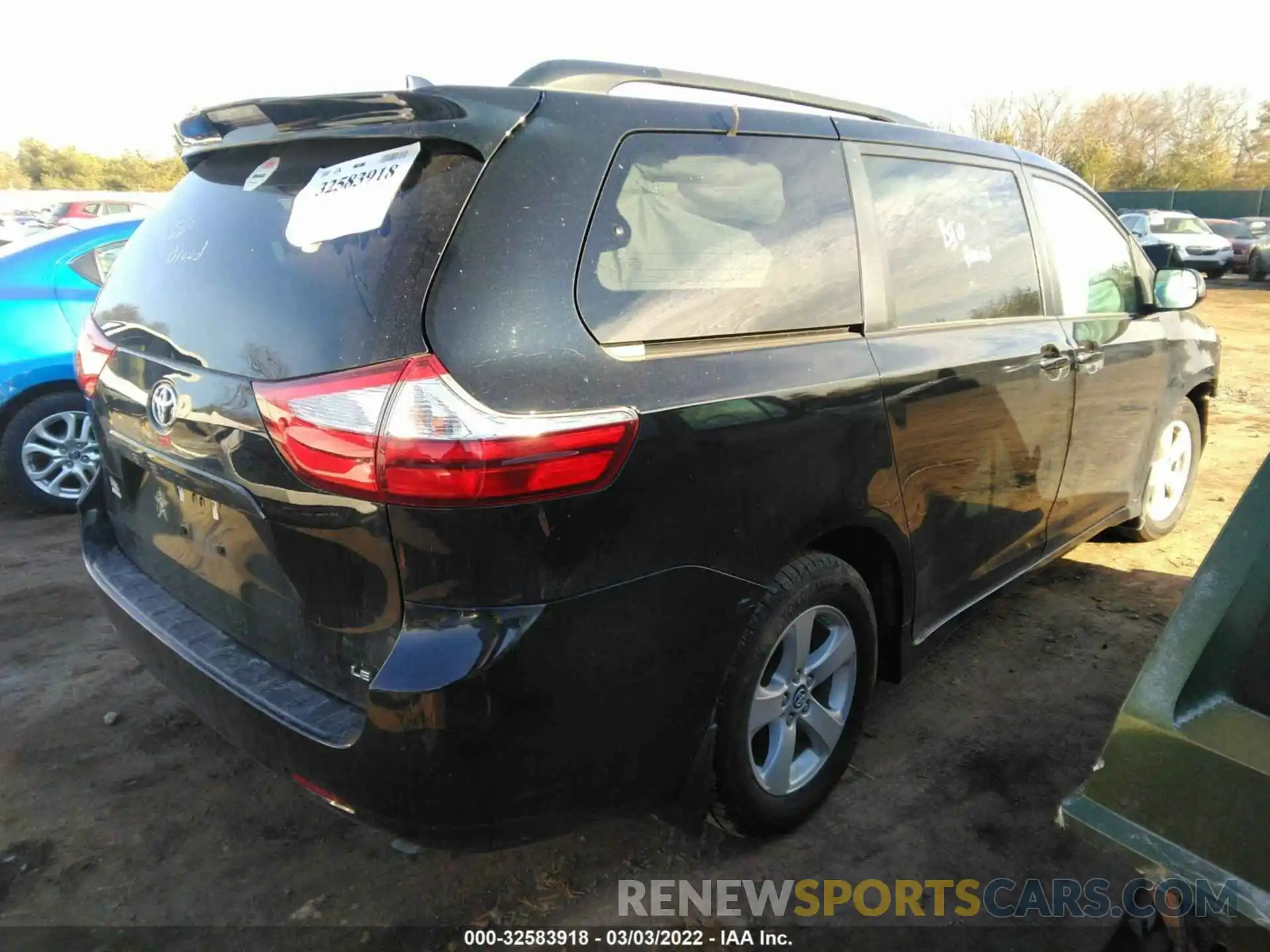 4 Фотография поврежденного автомобиля 5TDKZ3DC0KS988451 TOYOTA SIENNA 2019