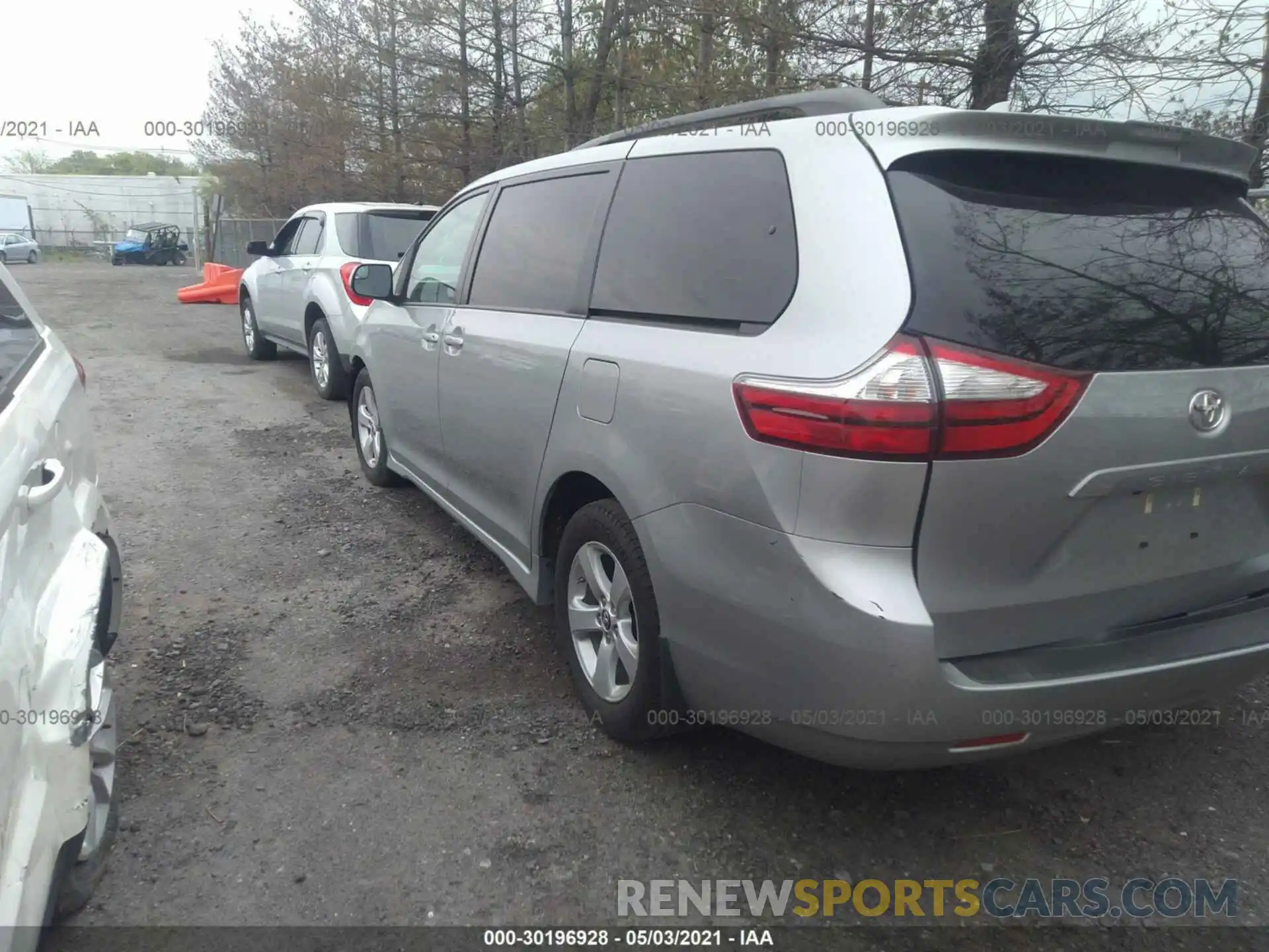 3 Фотография поврежденного автомобиля 5TDKZ3DC0KS990166 TOYOTA SIENNA 2019