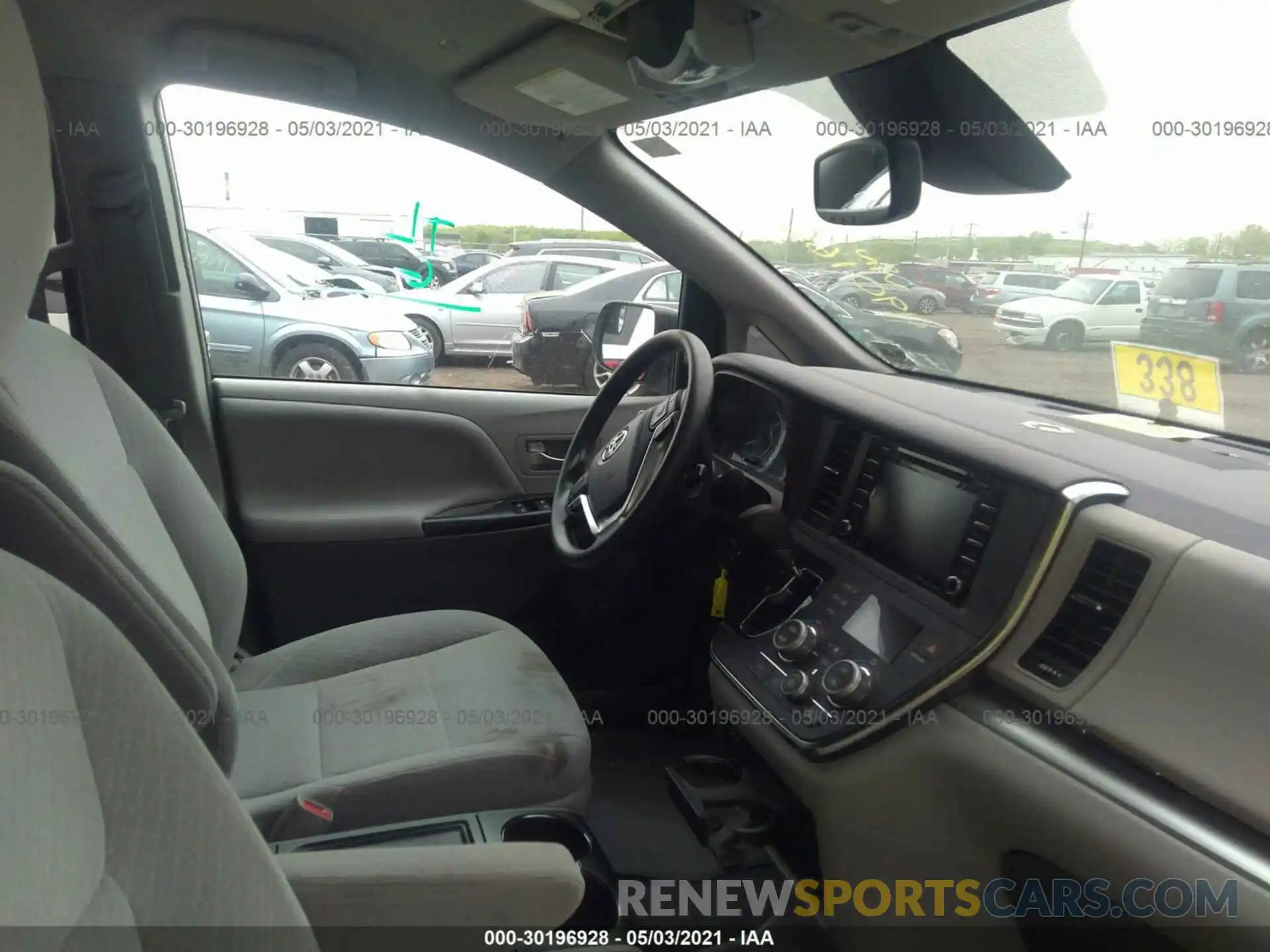 5 Photograph of a damaged car 5TDKZ3DC0KS990166 TOYOTA SIENNA 2019