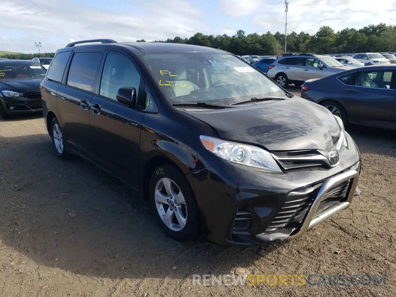 1 Photograph of a damaged car 5TDKZ3DC0KS992743 TOYOTA SIENNA 2019