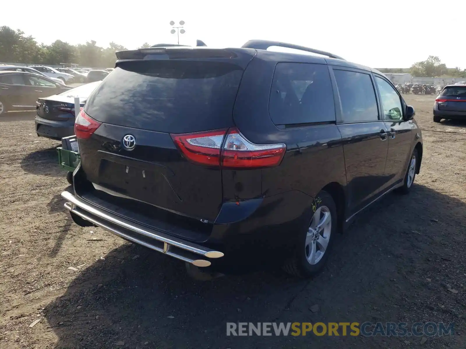 4 Photograph of a damaged car 5TDKZ3DC0KS992743 TOYOTA SIENNA 2019