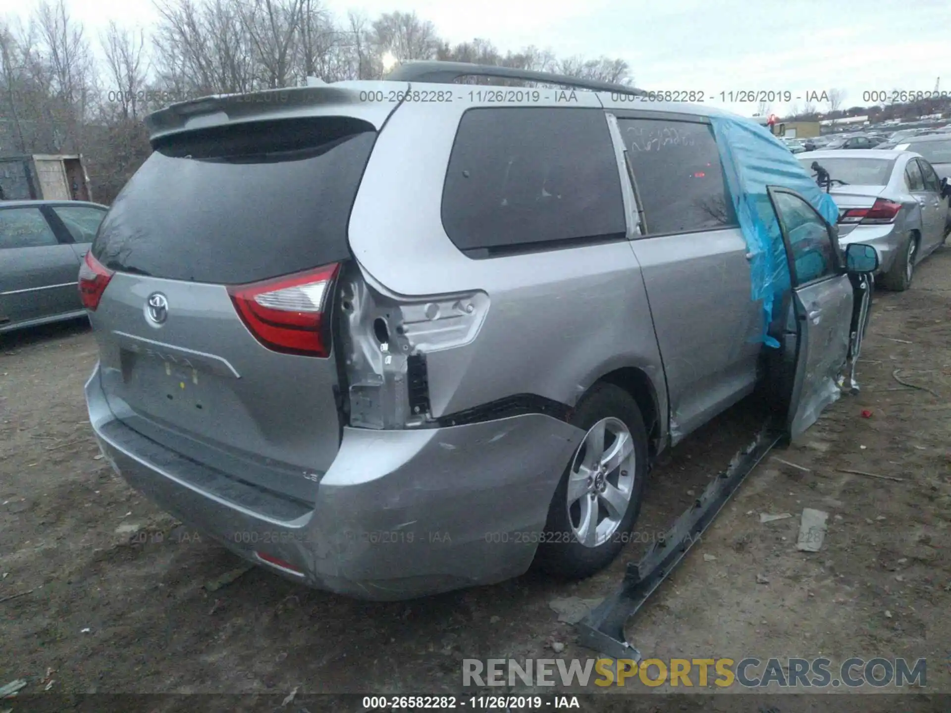 4 Photograph of a damaged car 5TDKZ3DC0KS994346 TOYOTA SIENNA 2019