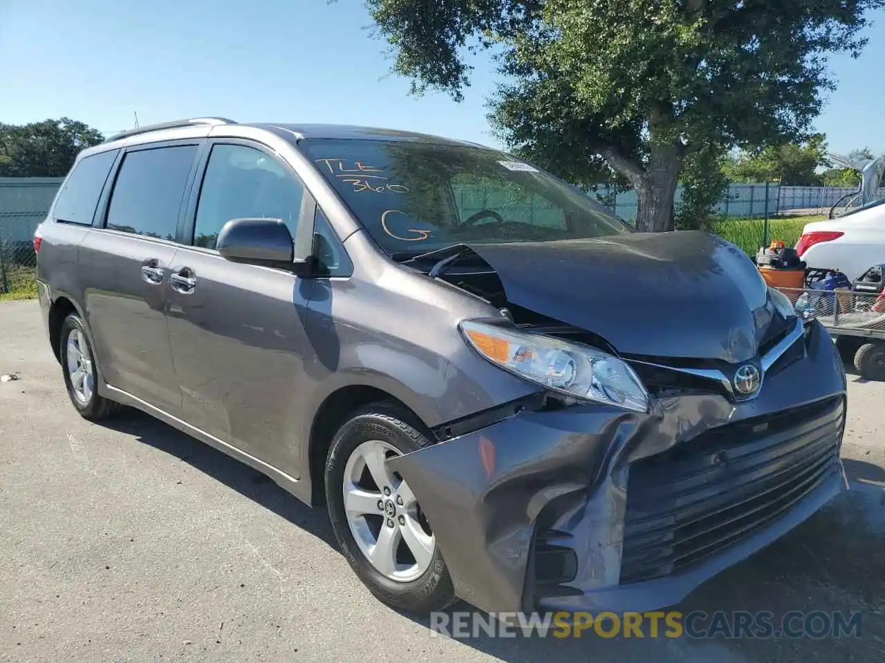 1 Photograph of a damaged car 5TDKZ3DC0KS995884 TOYOTA SIENNA 2019