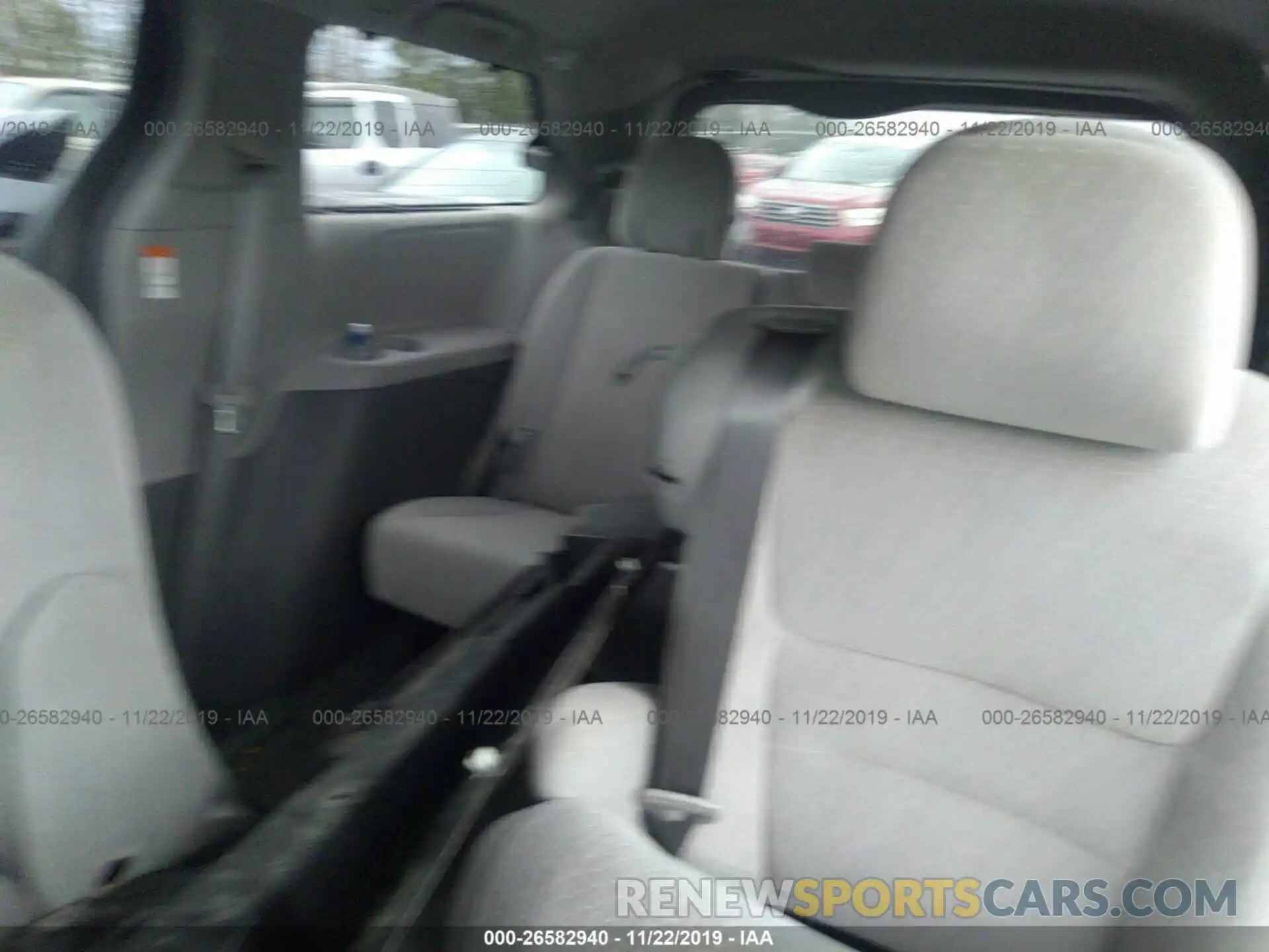 8 Photograph of a damaged car 5TDKZ3DC0KS999336 TOYOTA SIENNA 2019