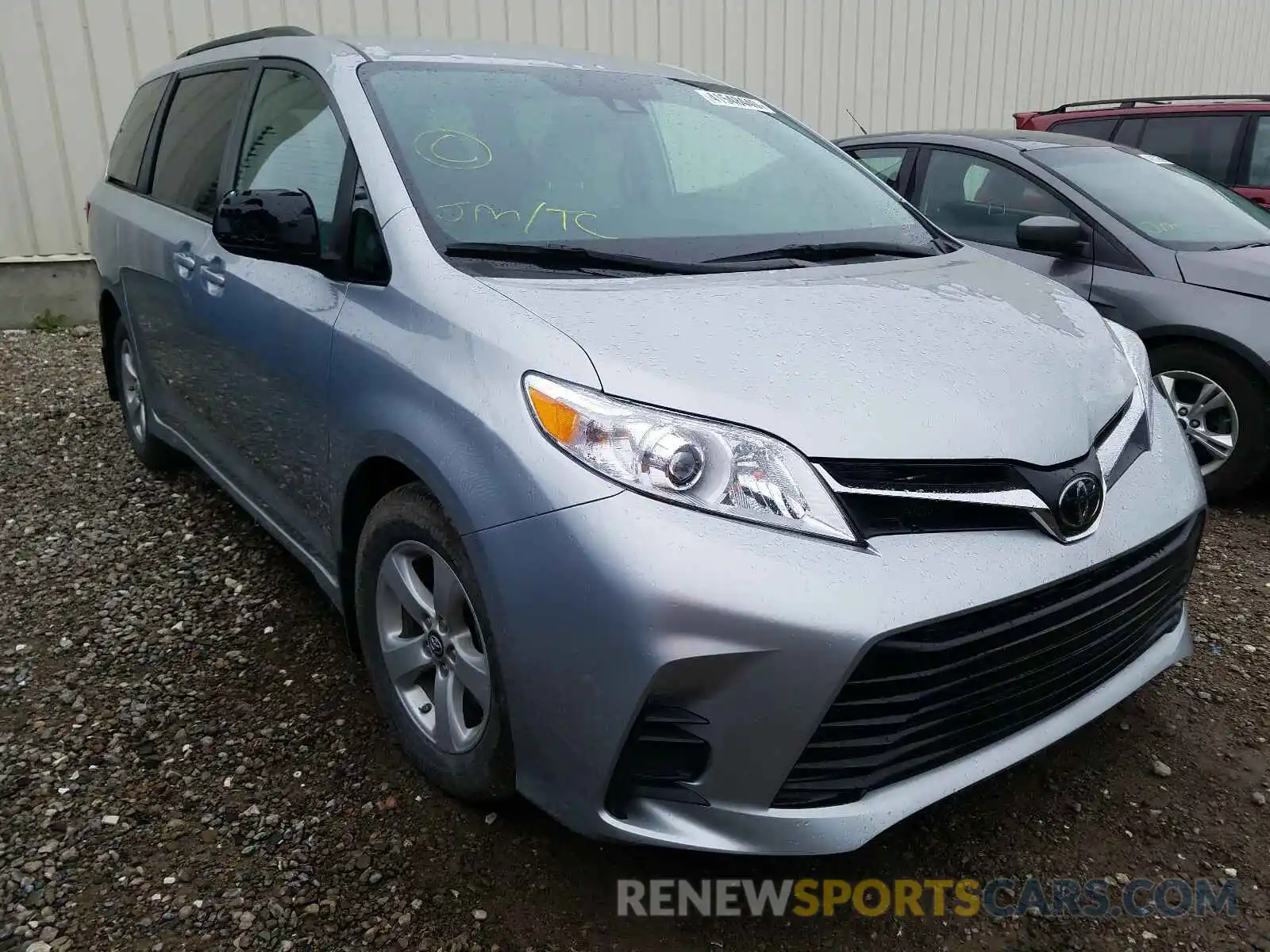 1 Photograph of a damaged car 5TDKZ3DC1KS006345 TOYOTA SIENNA 2019