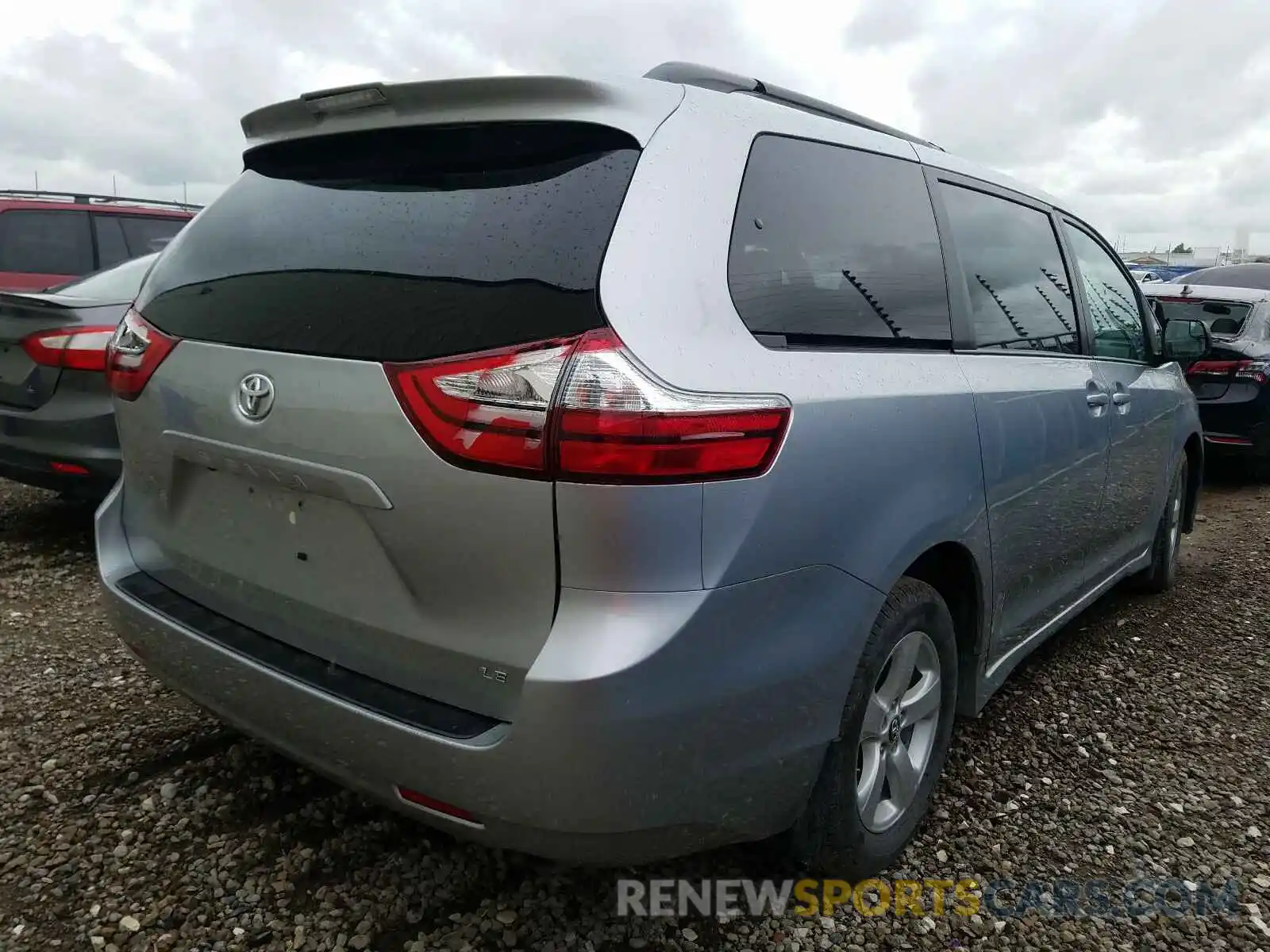 4 Photograph of a damaged car 5TDKZ3DC1KS006345 TOYOTA SIENNA 2019