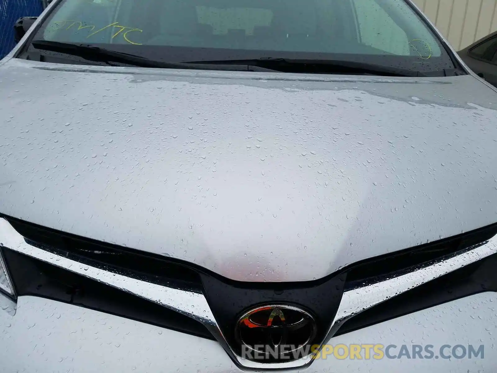 9 Photograph of a damaged car 5TDKZ3DC1KS006345 TOYOTA SIENNA 2019