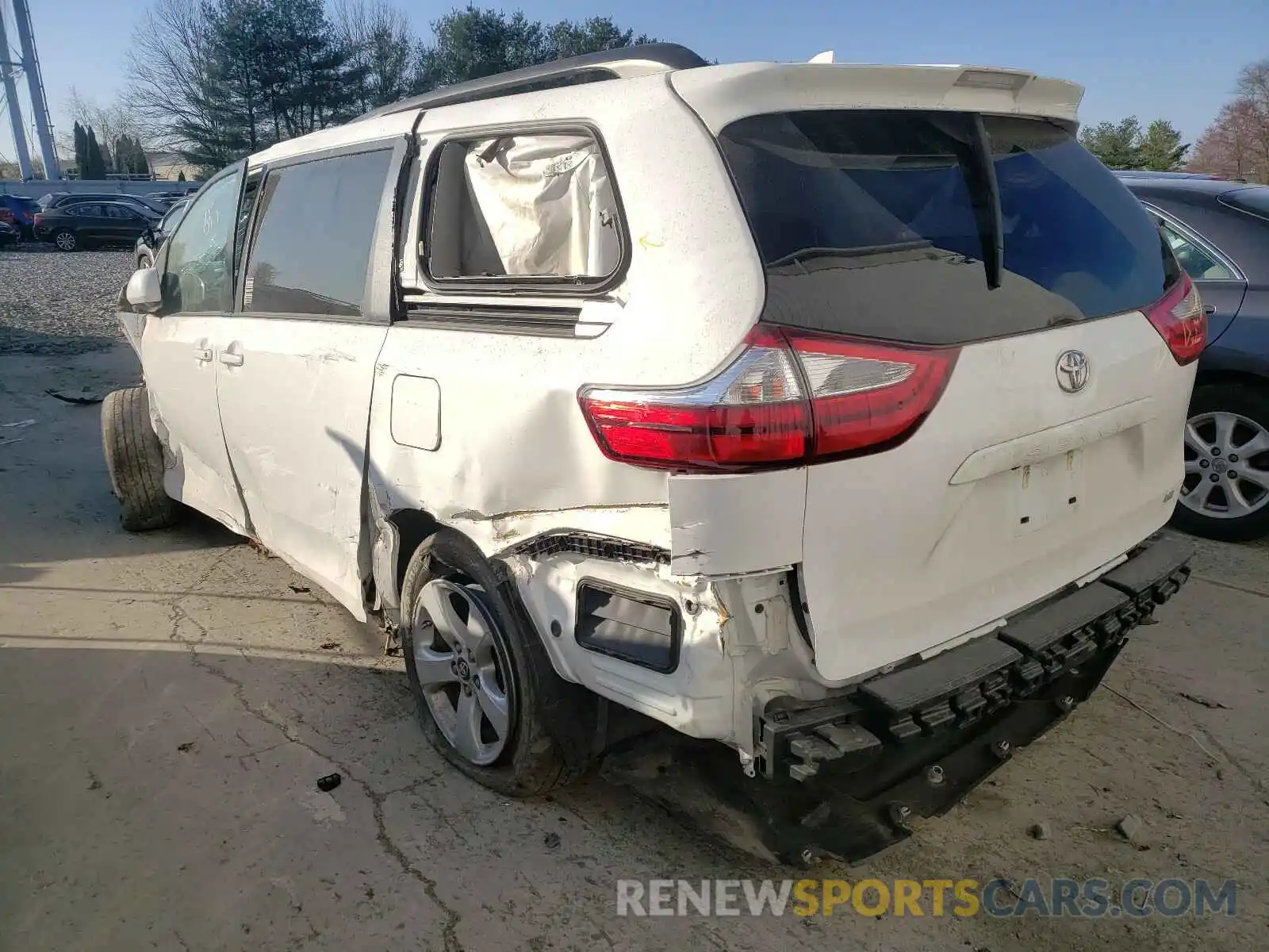 3 Фотография поврежденного автомобиля 5TDKZ3DC1KS007768 TOYOTA SIENNA 2019