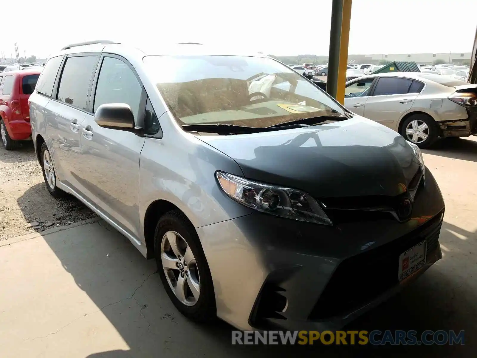 1 Photograph of a damaged car 5TDKZ3DC1KS009228 TOYOTA SIENNA 2019