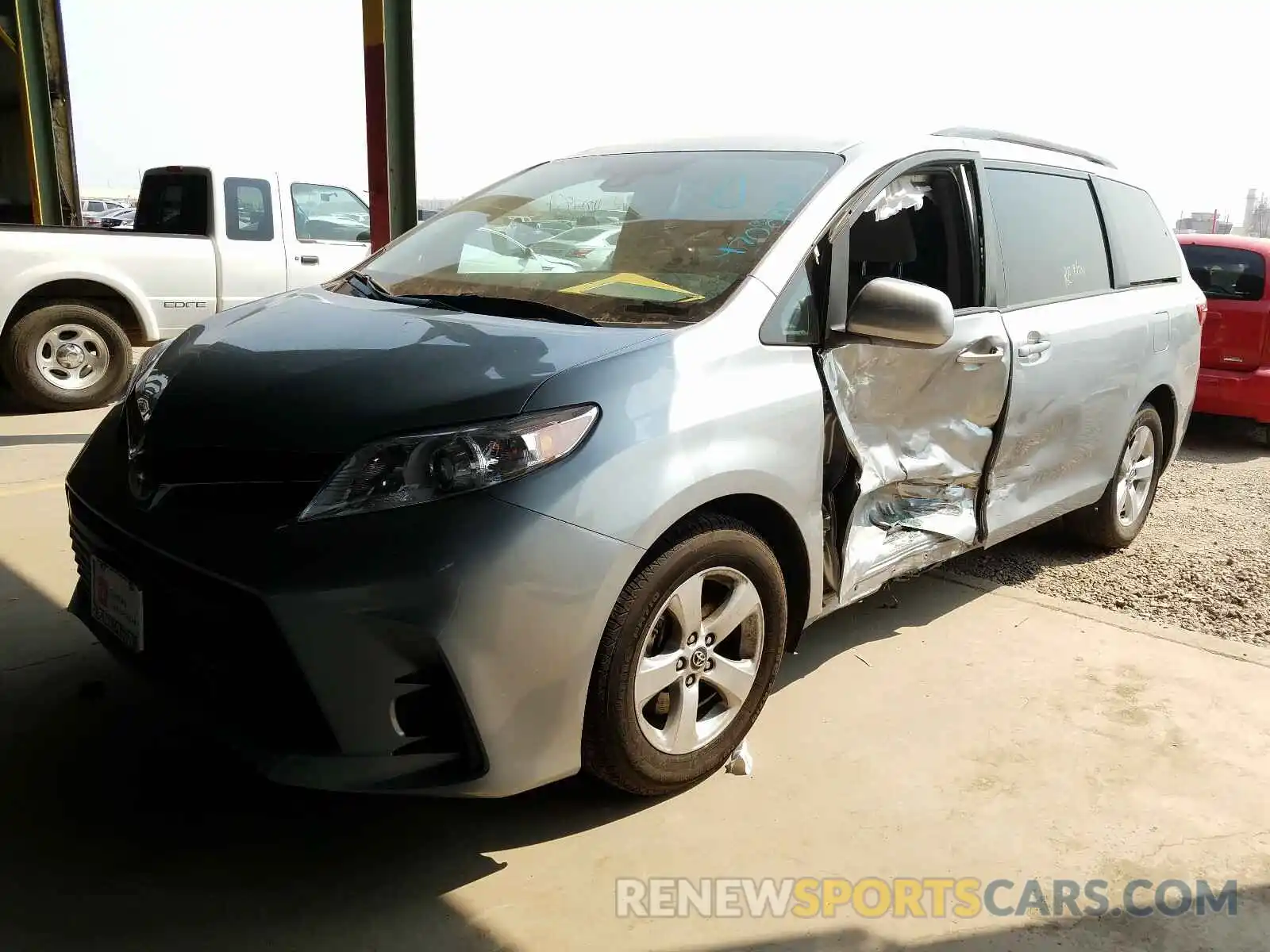 2 Фотография поврежденного автомобиля 5TDKZ3DC1KS009228 TOYOTA SIENNA 2019