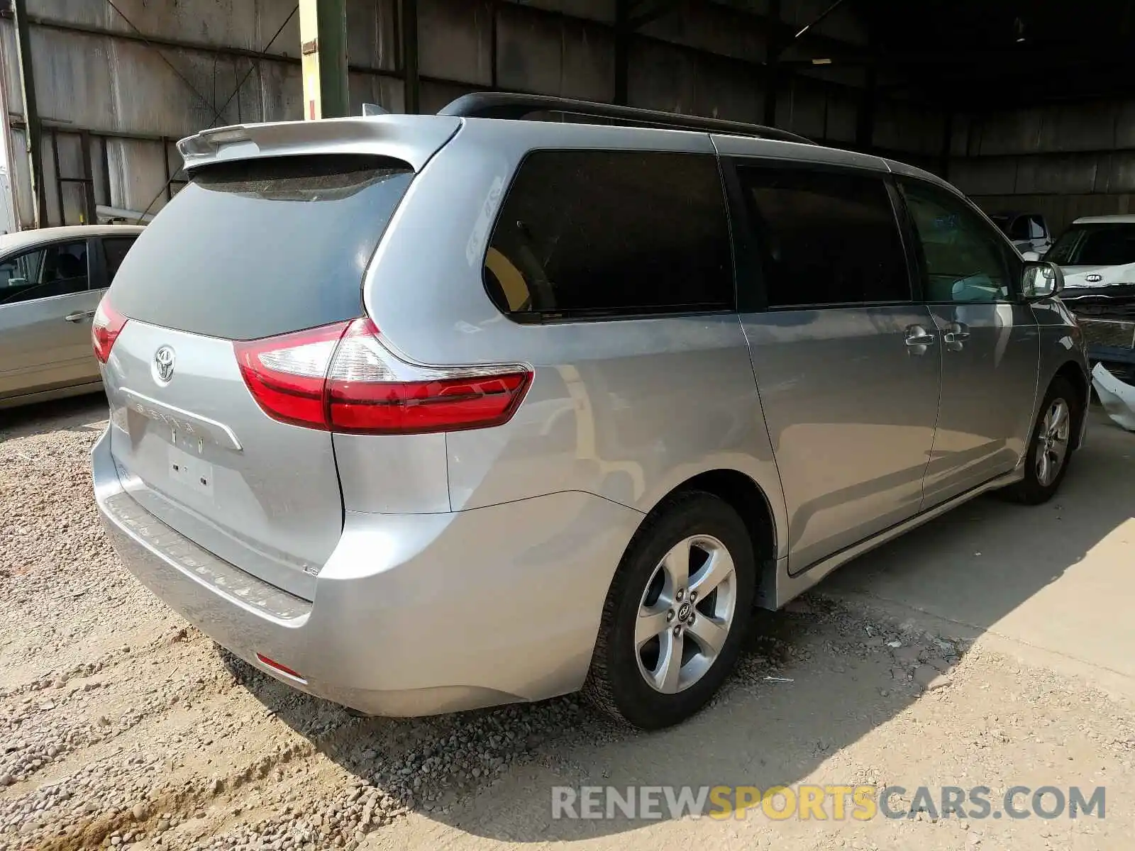 4 Фотография поврежденного автомобиля 5TDKZ3DC1KS009228 TOYOTA SIENNA 2019