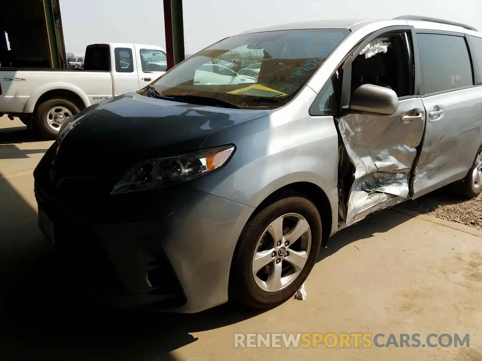 9 Photograph of a damaged car 5TDKZ3DC1KS009228 TOYOTA SIENNA 2019