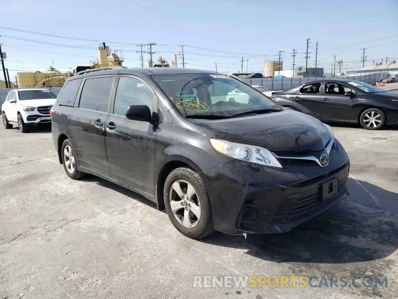 1 Photograph of a damaged car 5TDKZ3DC1KS010671 TOYOTA SIENNA 2019