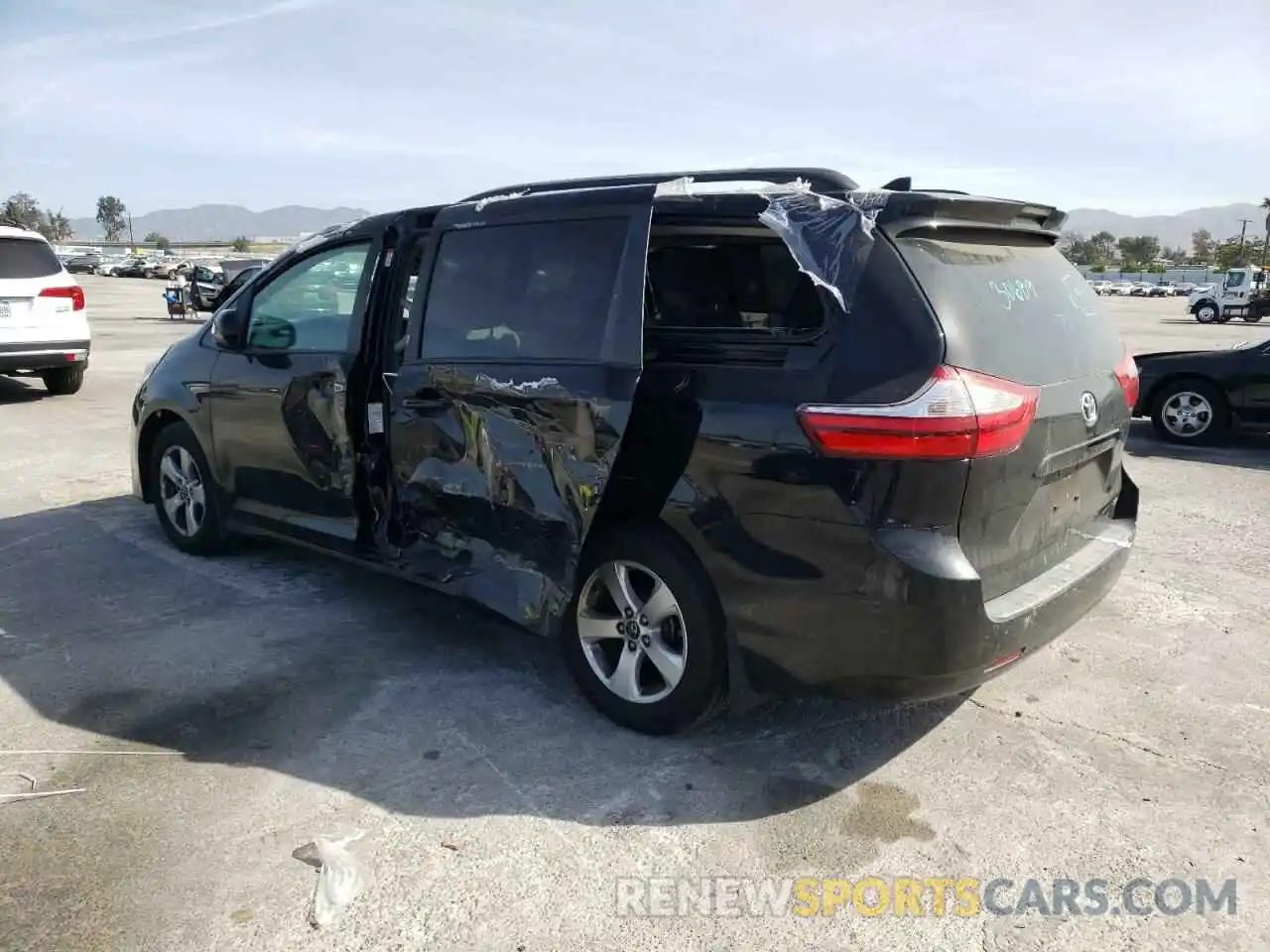 3 Photograph of a damaged car 5TDKZ3DC1KS010671 TOYOTA SIENNA 2019