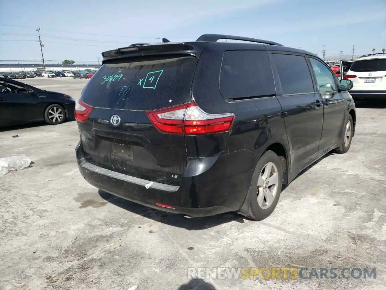 4 Фотография поврежденного автомобиля 5TDKZ3DC1KS010671 TOYOTA SIENNA 2019