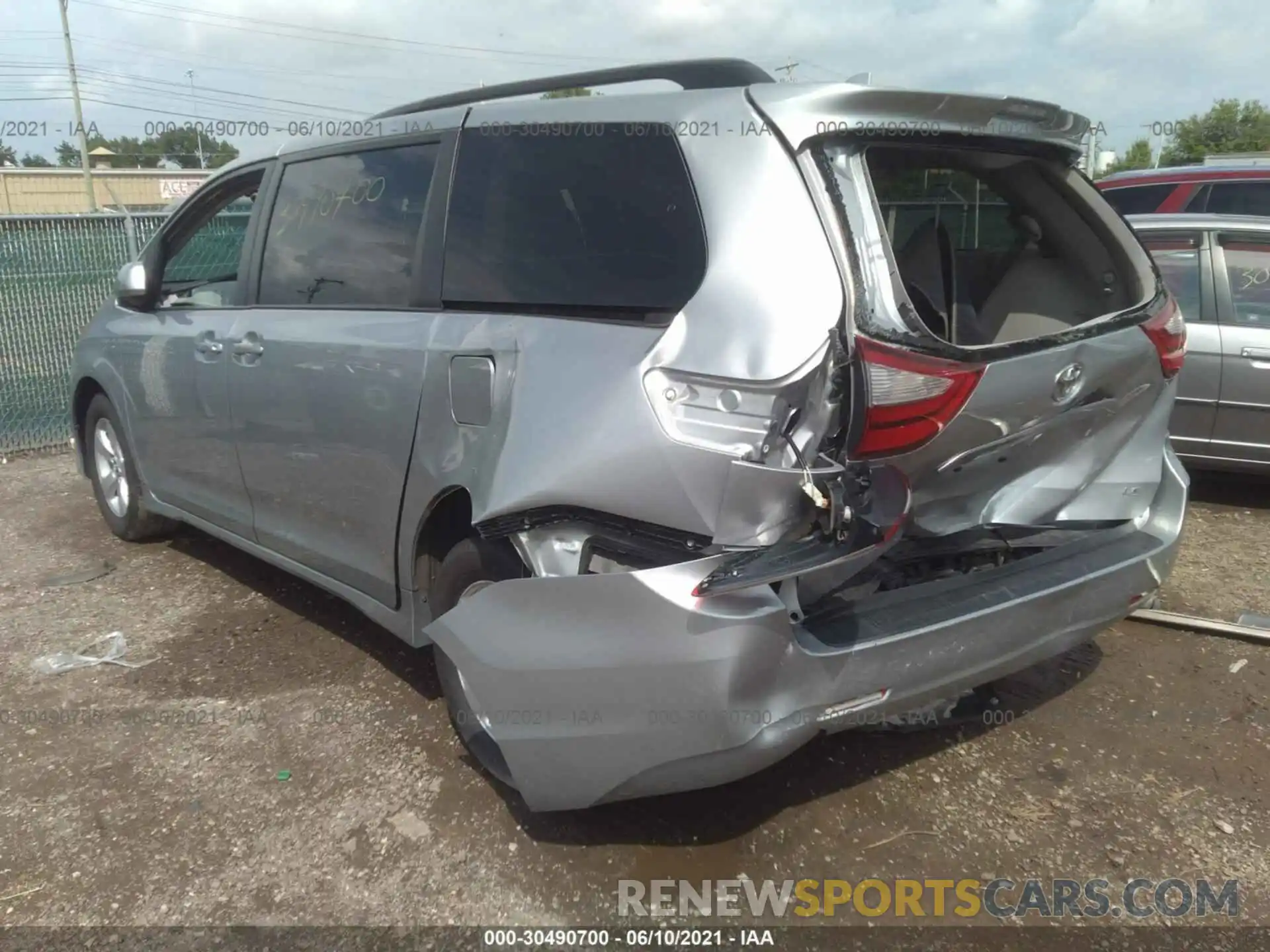 3 Photograph of a damaged car 5TDKZ3DC1KS011884 TOYOTA SIENNA 2019