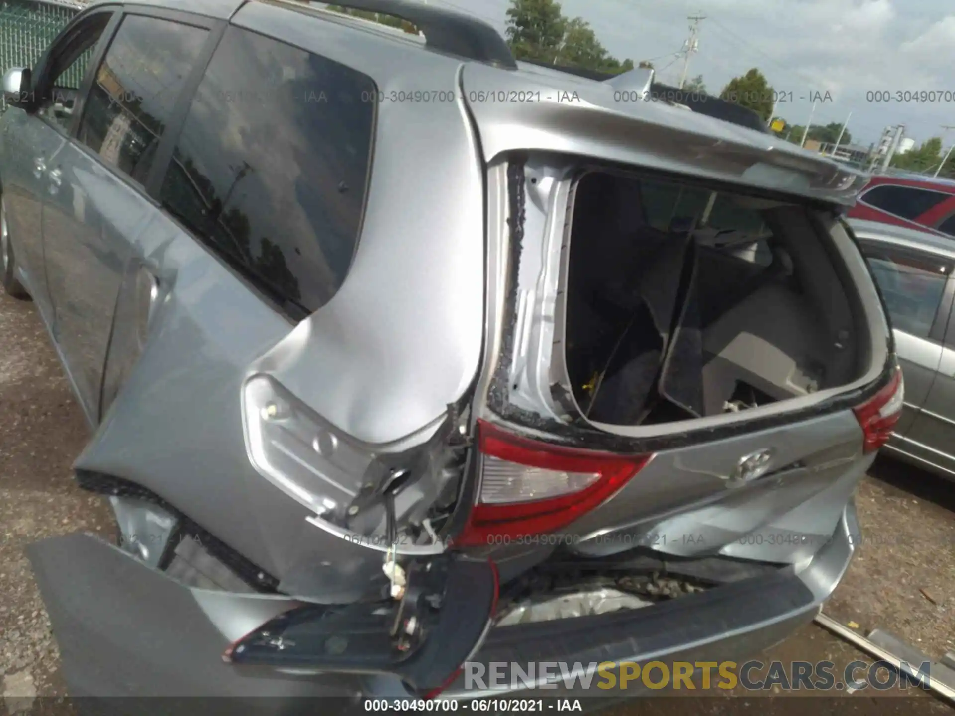 6 Photograph of a damaged car 5TDKZ3DC1KS011884 TOYOTA SIENNA 2019