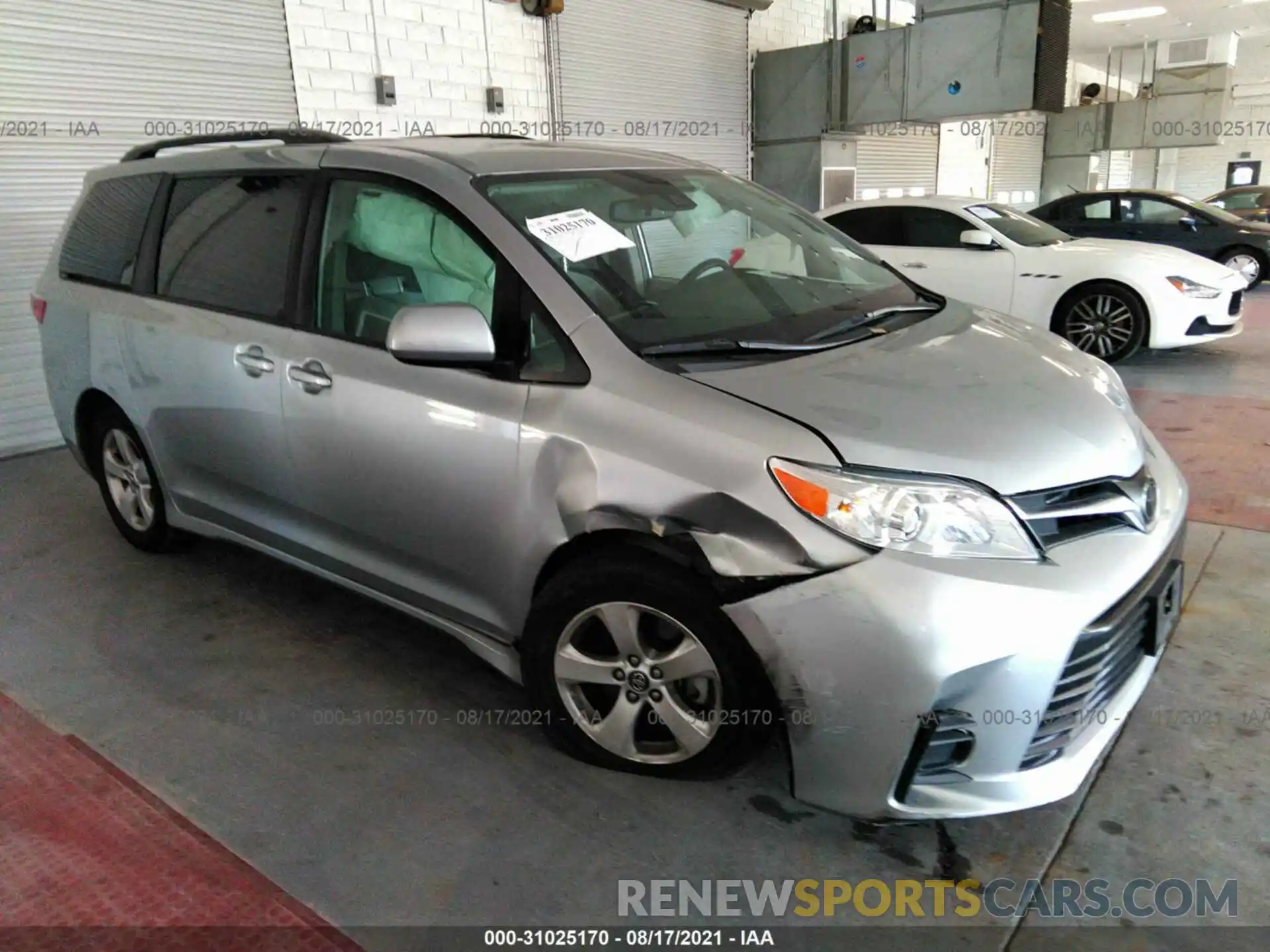 1 Photograph of a damaged car 5TDKZ3DC1KS011920 TOYOTA SIENNA 2019