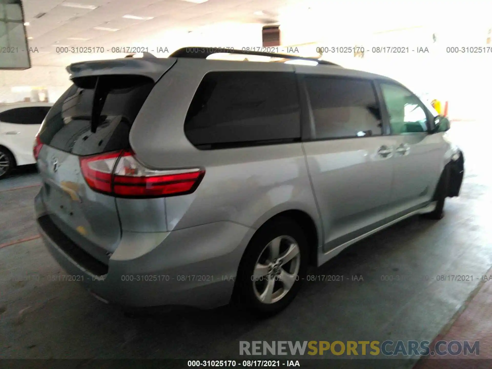 4 Фотография поврежденного автомобиля 5TDKZ3DC1KS011920 TOYOTA SIENNA 2019