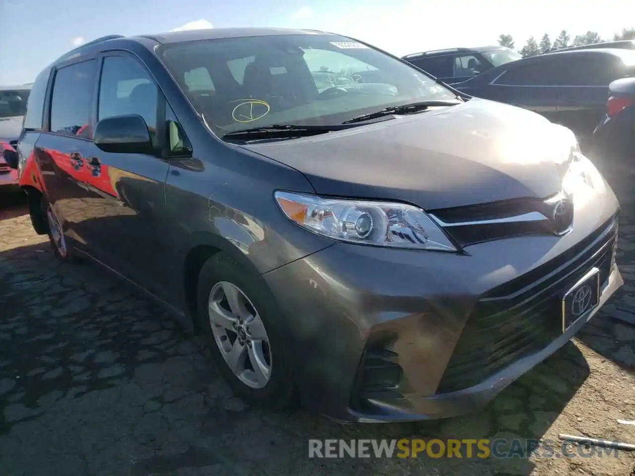 1 Photograph of a damaged car 5TDKZ3DC1KS012193 TOYOTA SIENNA 2019