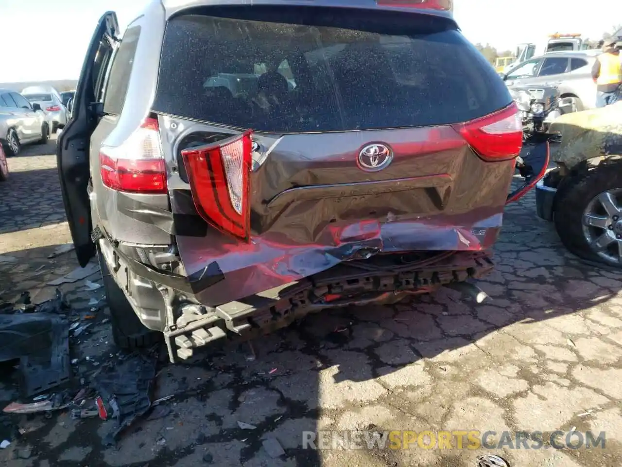 9 Фотография поврежденного автомобиля 5TDKZ3DC1KS012193 TOYOTA SIENNA 2019