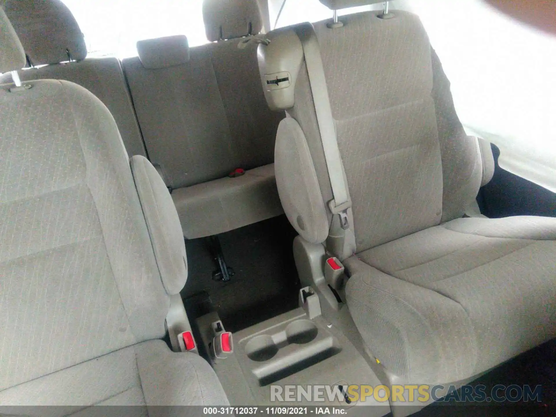 8 Фотография поврежденного автомобиля 5TDKZ3DC1KS012940 TOYOTA SIENNA 2019