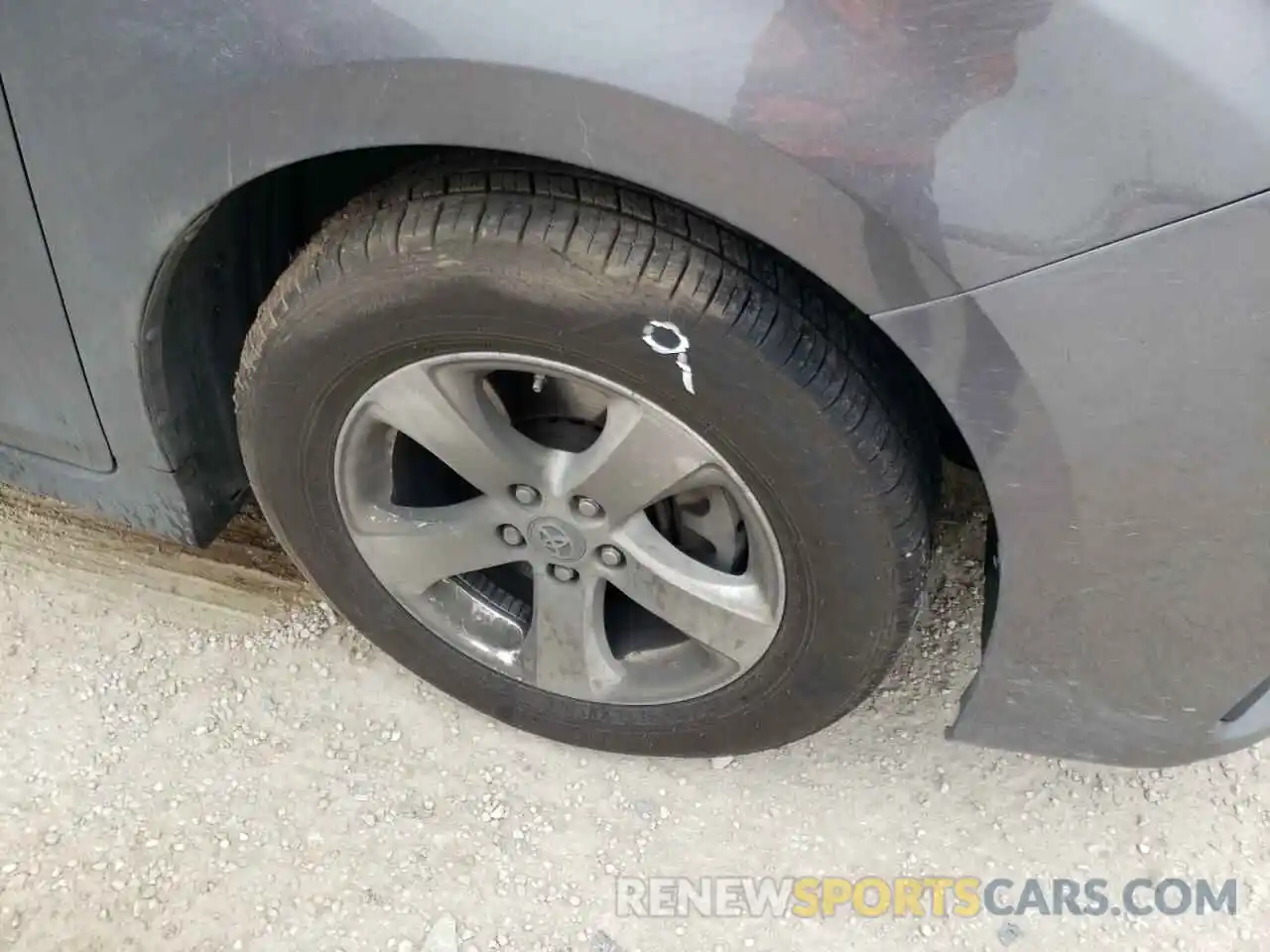 9 Photograph of a damaged car 5TDKZ3DC1KS013716 TOYOTA SIENNA 2019