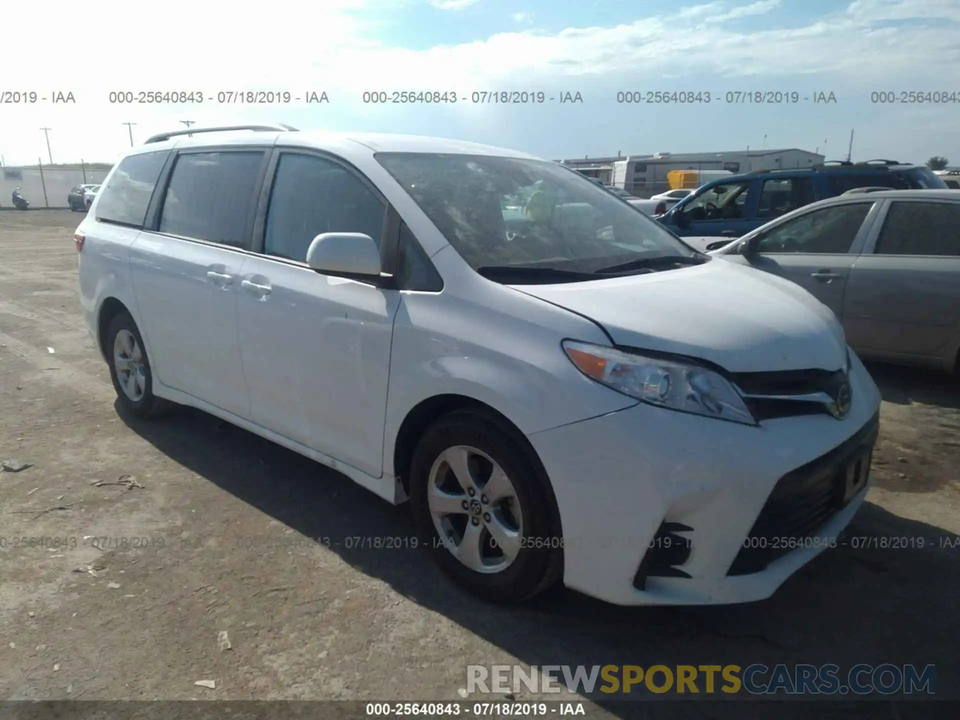 1 Photograph of a damaged car 5TDKZ3DC1KS017300 TOYOTA SIENNA 2019