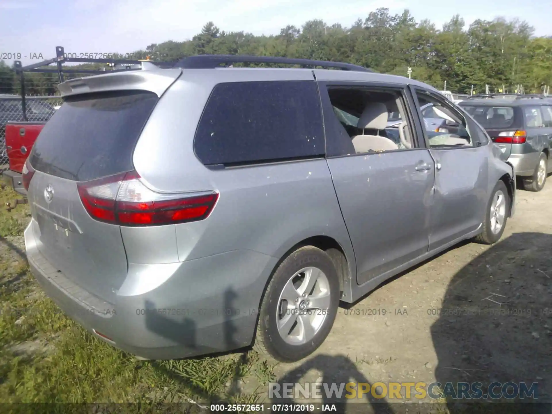 4 Photograph of a damaged car 5TDKZ3DC1KS019421 TOYOTA SIENNA 2019