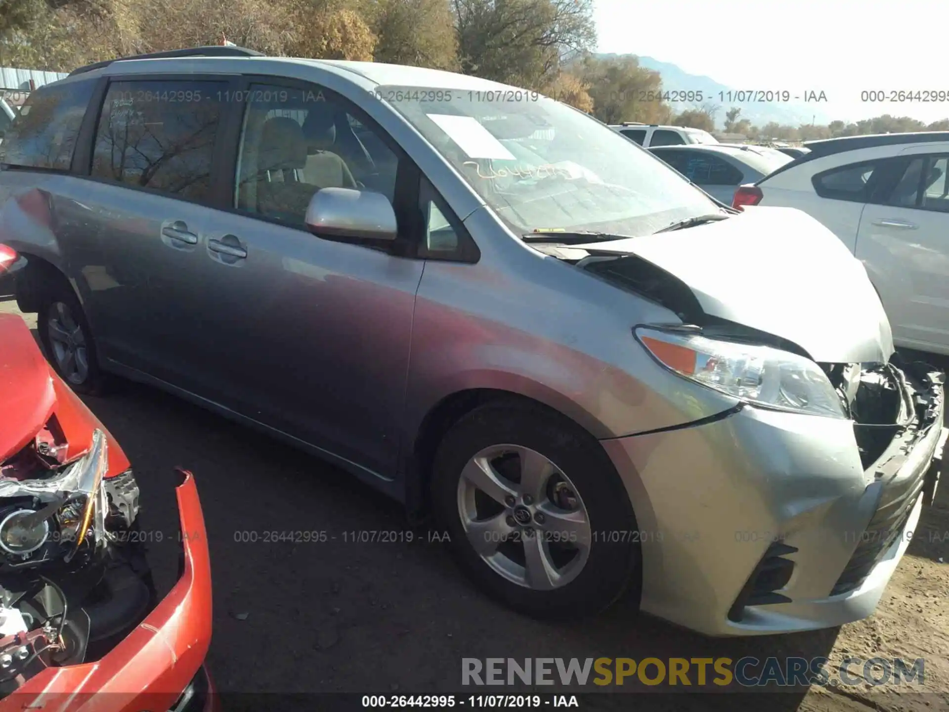 1 Photograph of a damaged car 5TDKZ3DC1KS019760 TOYOTA SIENNA 2019