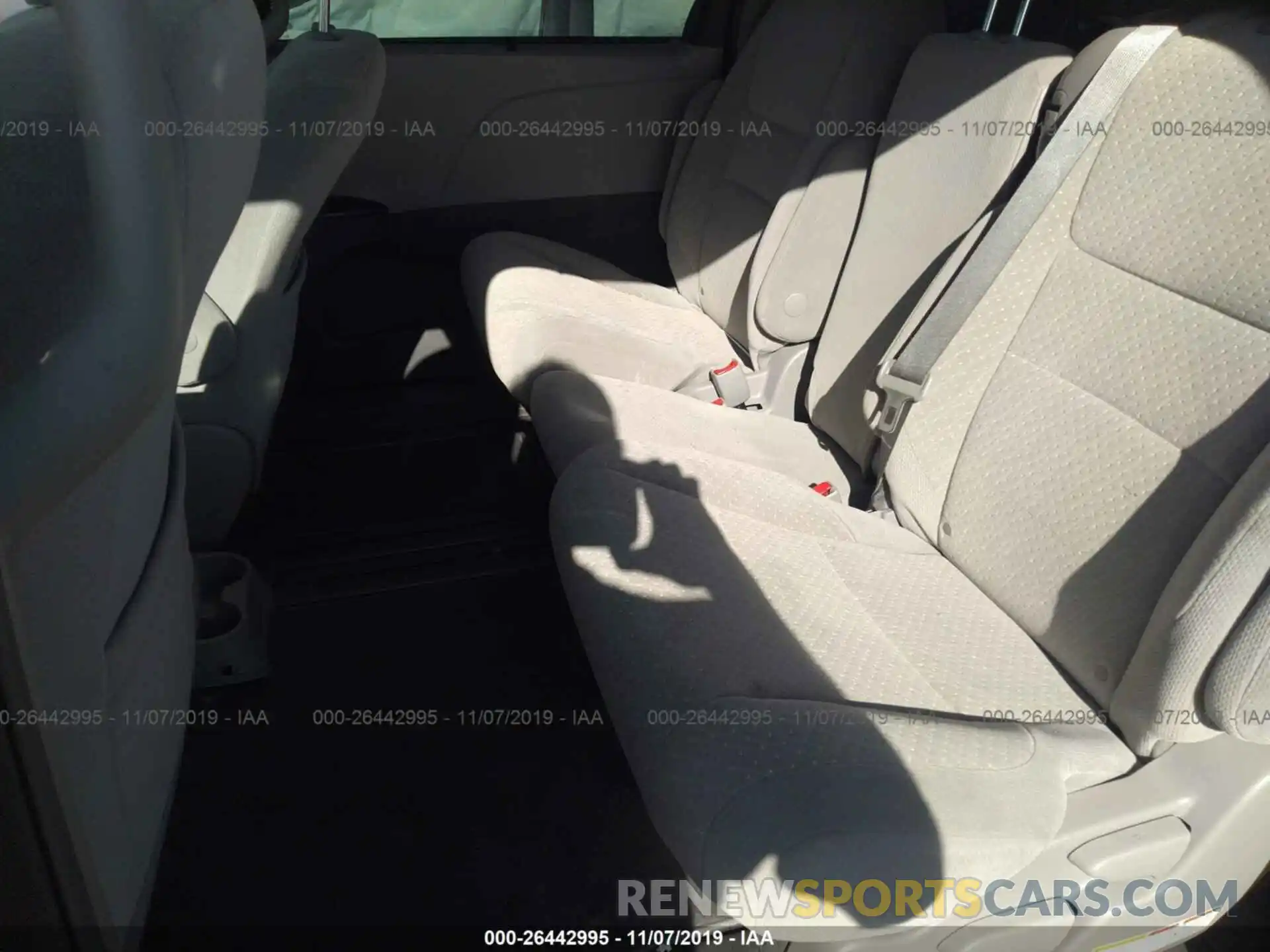 8 Photograph of a damaged car 5TDKZ3DC1KS019760 TOYOTA SIENNA 2019