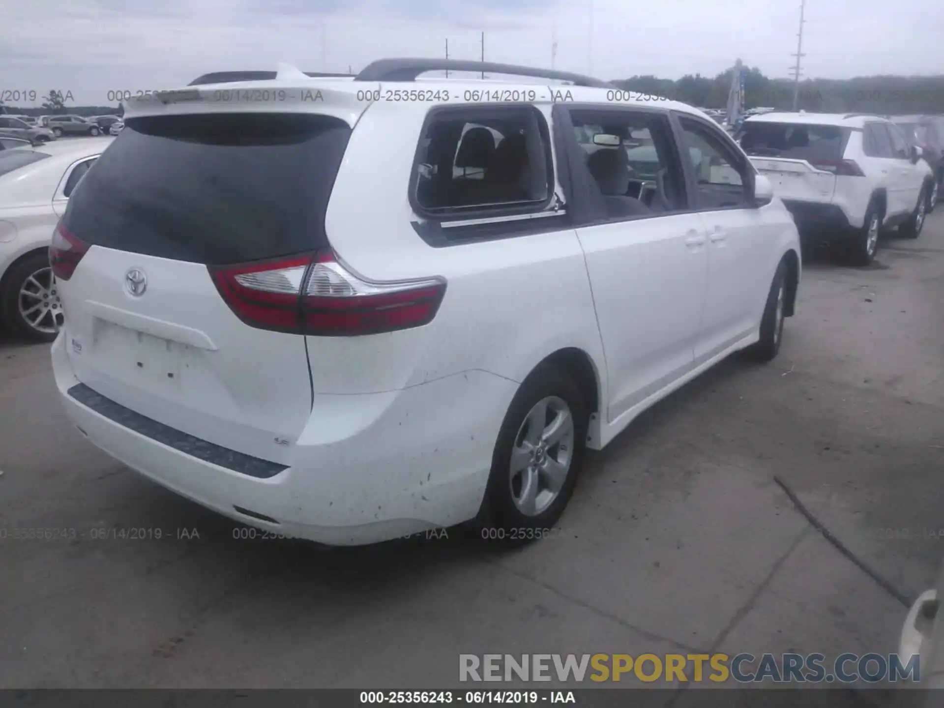 4 Фотография поврежденного автомобиля 5TDKZ3DC1KS966989 TOYOTA SIENNA 2019