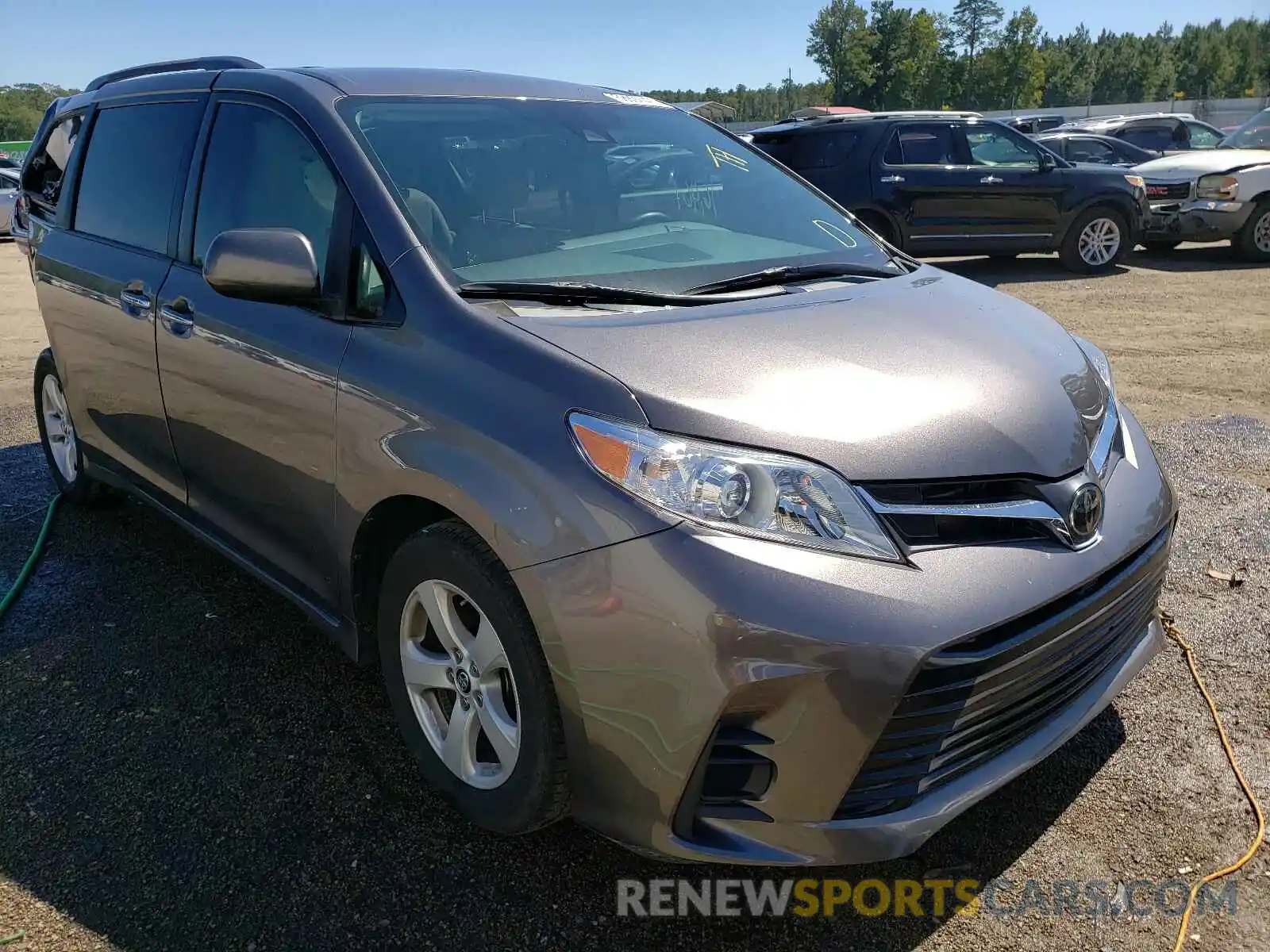 1 Photograph of a damaged car 5TDKZ3DC1KS967608 TOYOTA SIENNA 2019