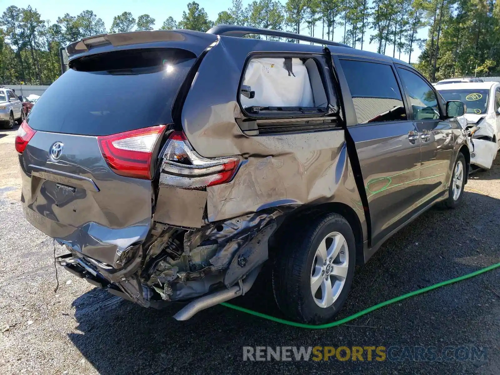 4 Photograph of a damaged car 5TDKZ3DC1KS967608 TOYOTA SIENNA 2019