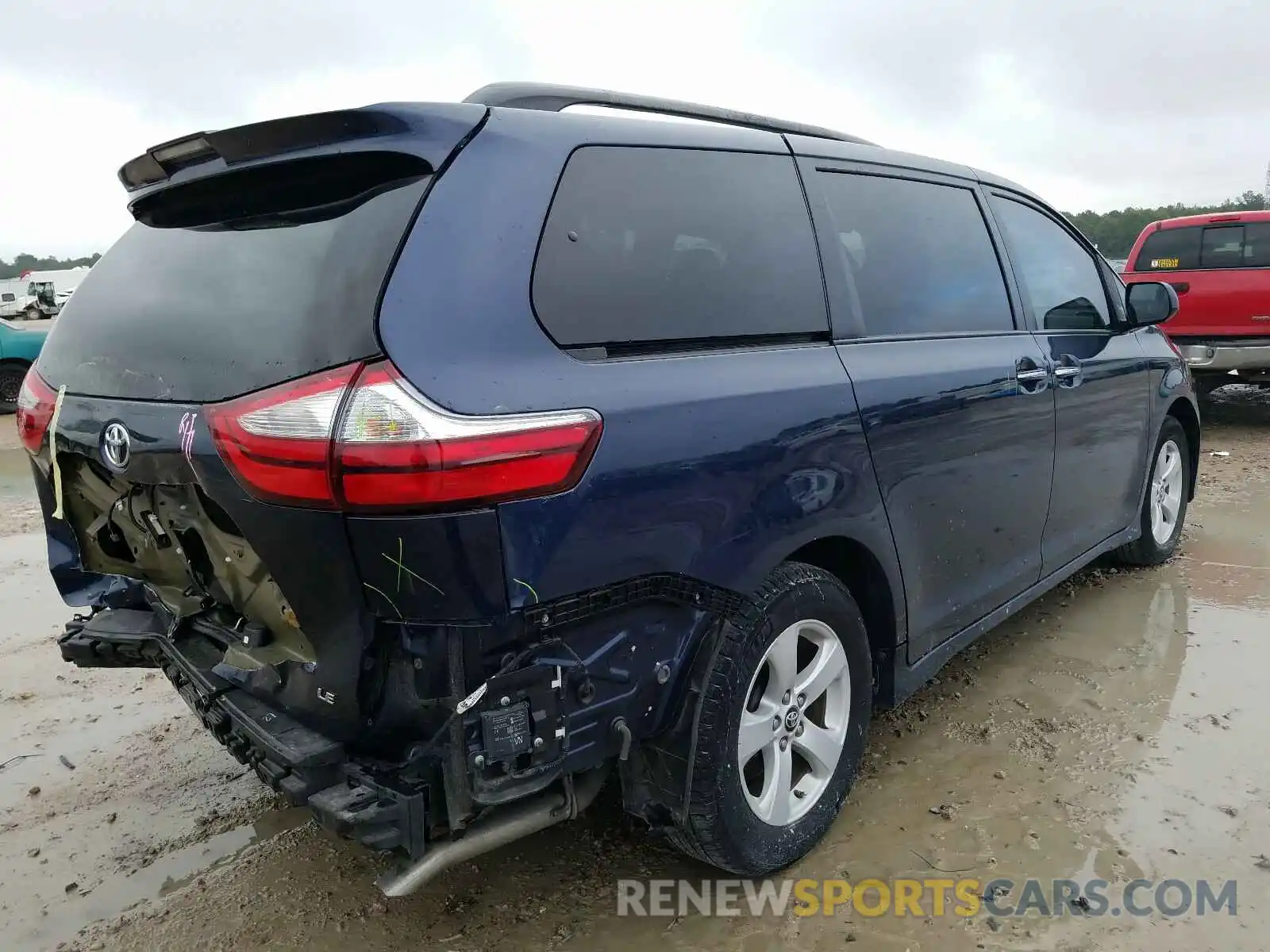 4 Photograph of a damaged car 5TDKZ3DC1KS969228 TOYOTA SIENNA 2019