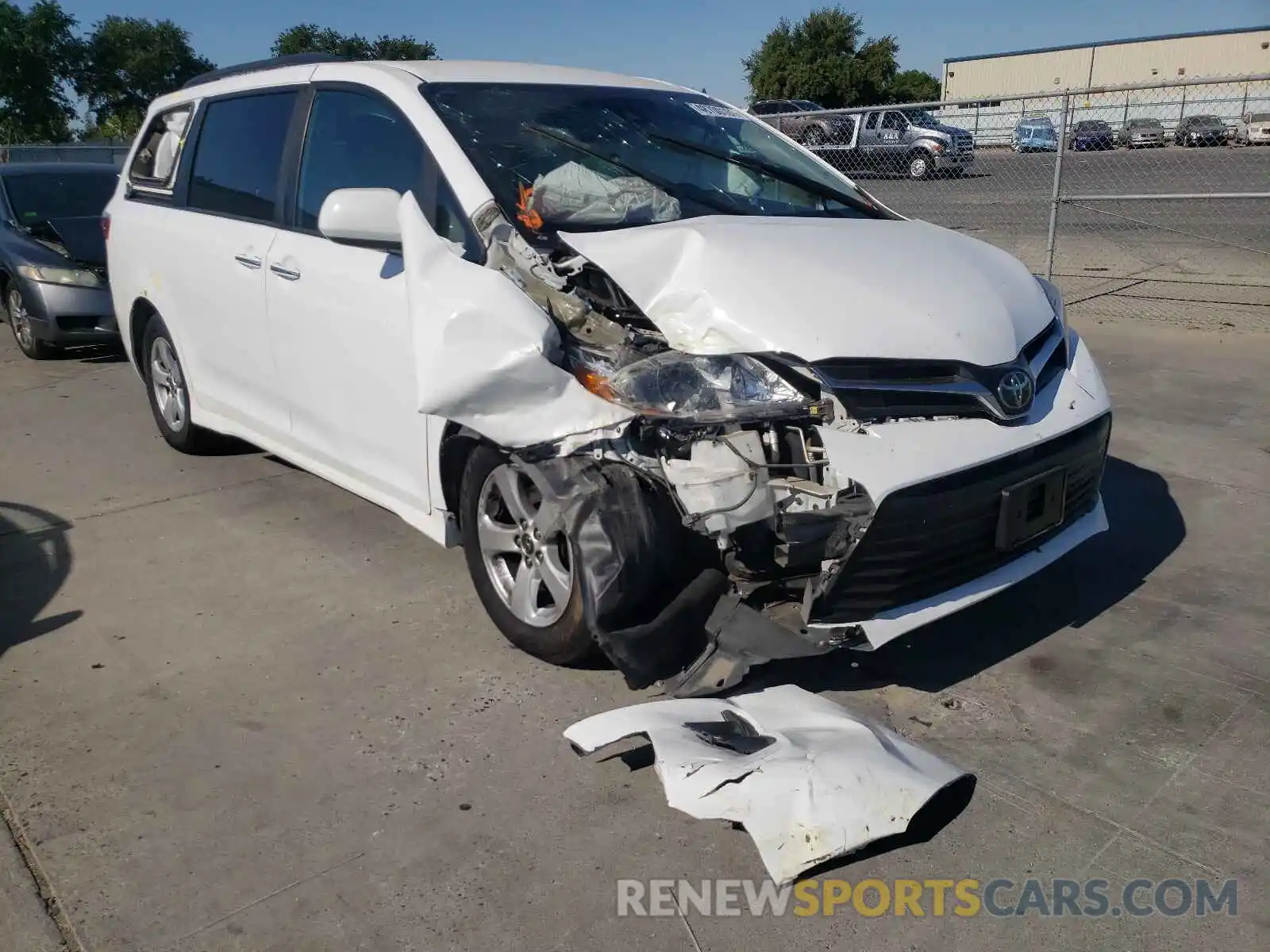 1 Photograph of a damaged car 5TDKZ3DC1KS970685 TOYOTA SIENNA 2019