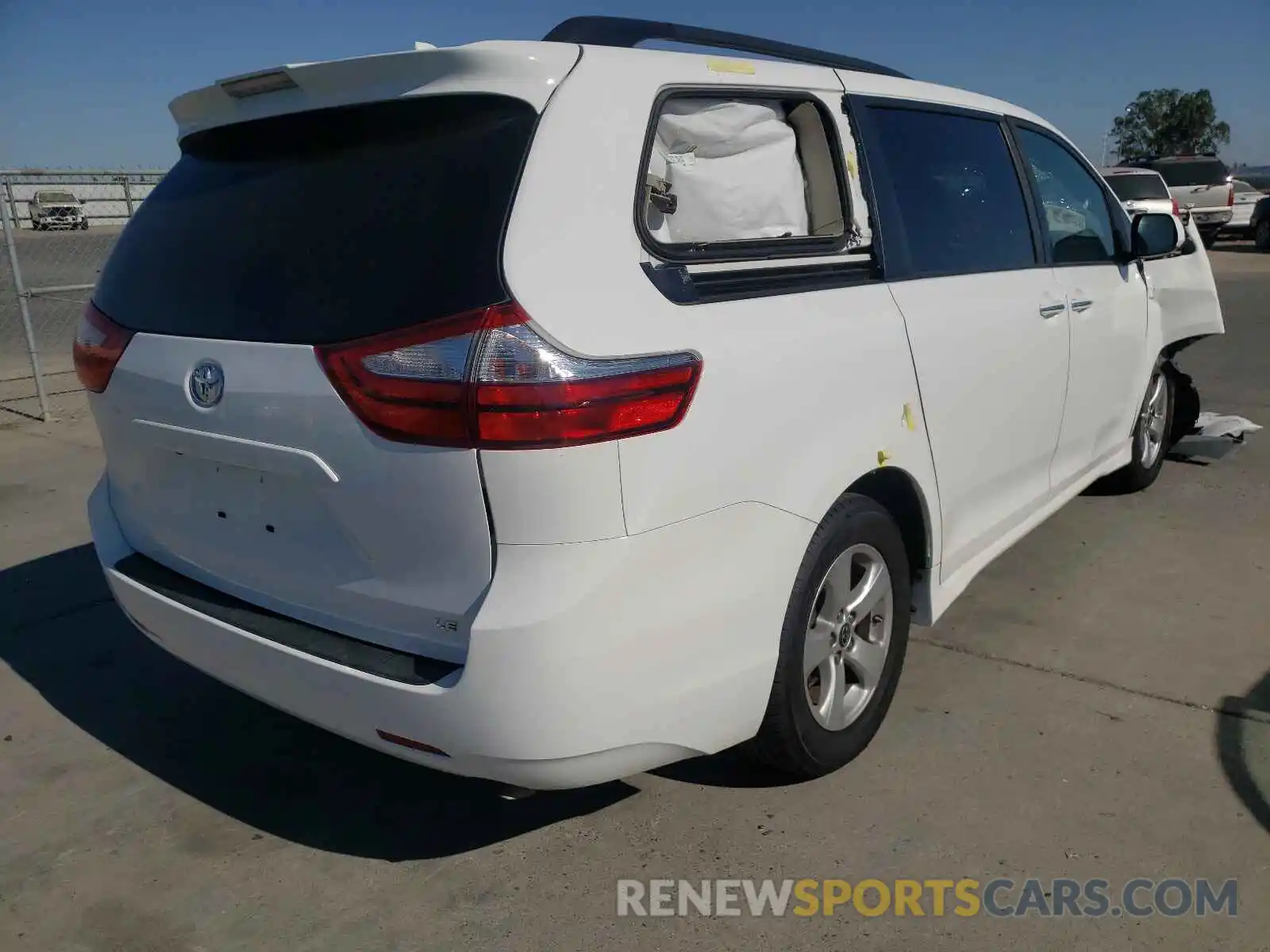 4 Photograph of a damaged car 5TDKZ3DC1KS970685 TOYOTA SIENNA 2019