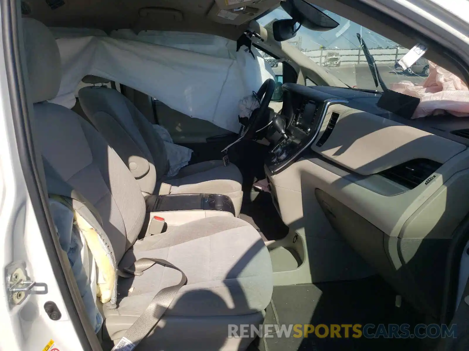 5 Photograph of a damaged car 5TDKZ3DC1KS970685 TOYOTA SIENNA 2019