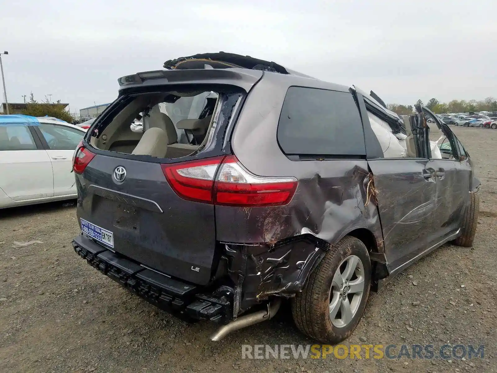 4 Photograph of a damaged car 5TDKZ3DC1KS981802 TOYOTA SIENNA 2019